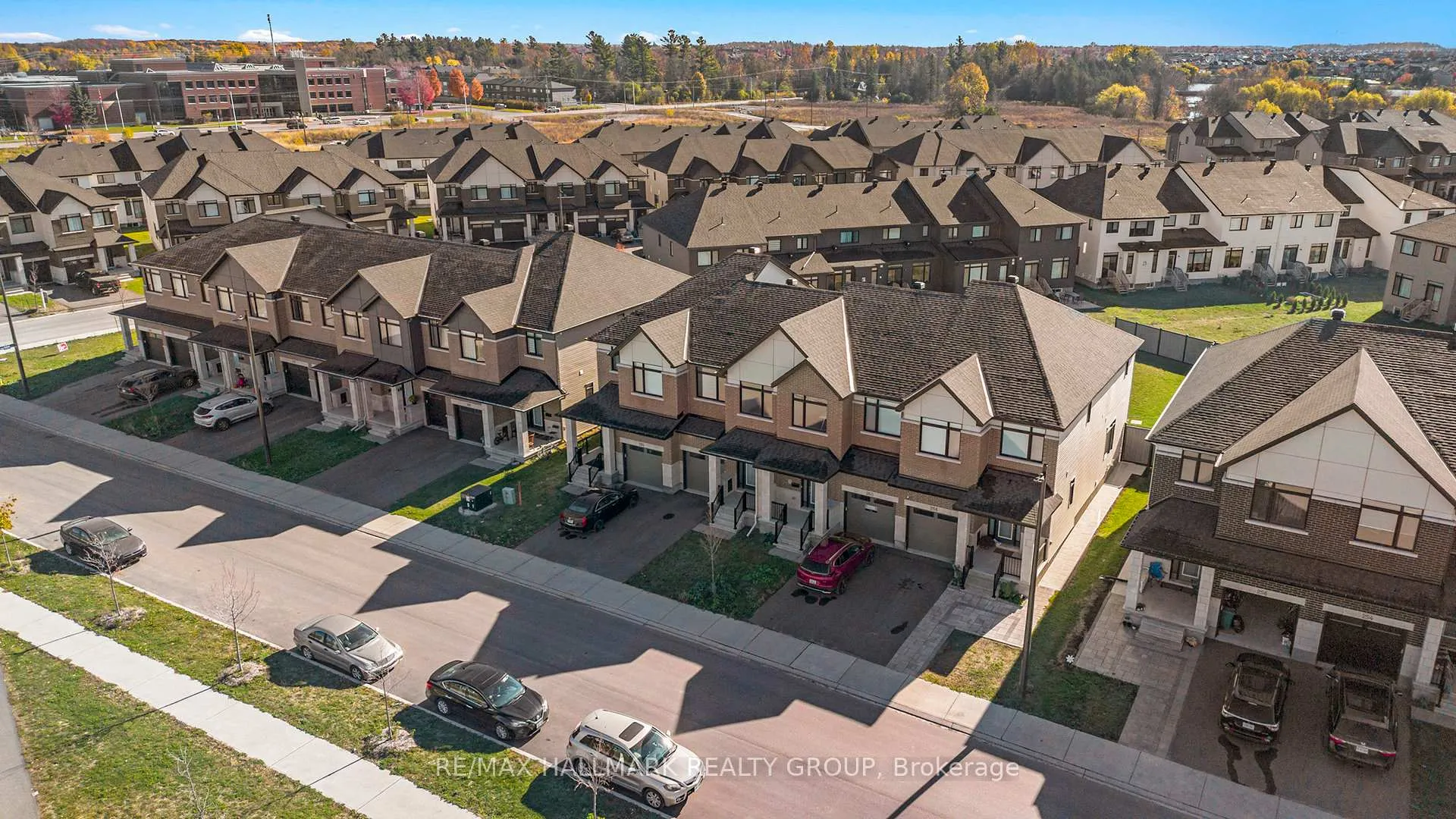 Photo 3 of 262 Darjeeling Avenue, Ottawa, Barrhaven - Heritage Park — HOMEH