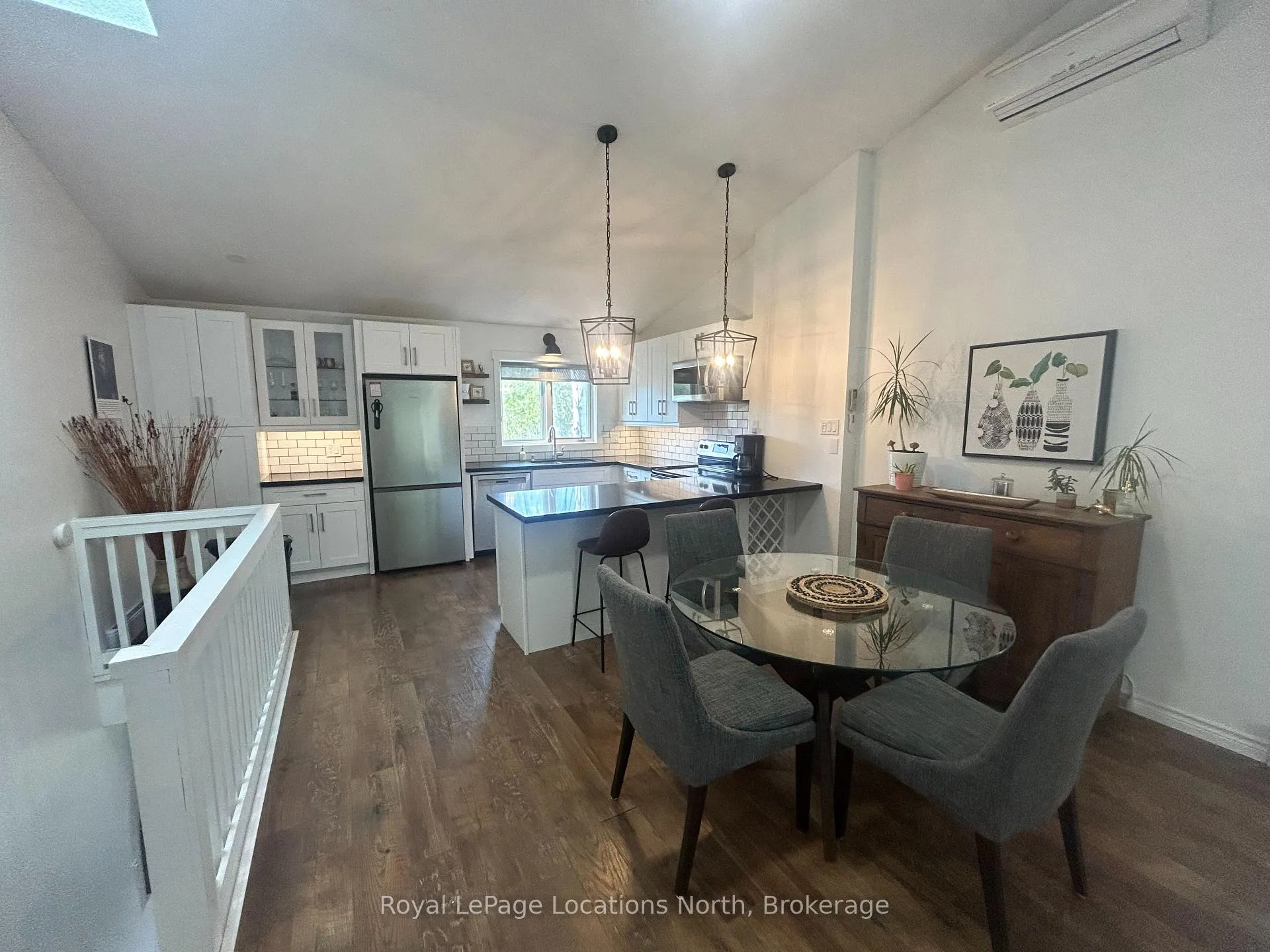 Photo 4 of Unit 1, 561 Oxbow Crescent, Collingwood — HOMEH