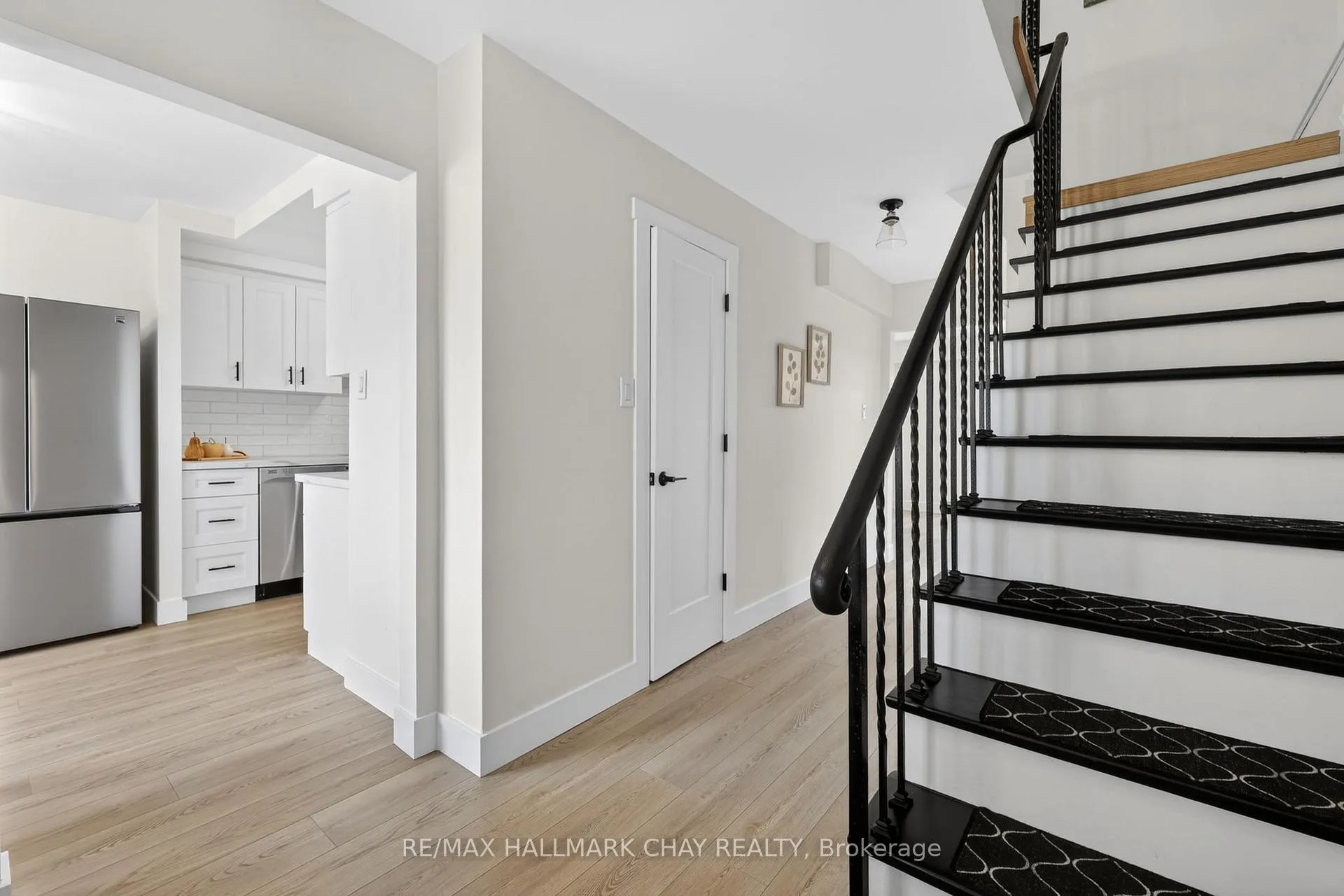 Photo 4 of 37 Stewart Avenue, New Tecumseth, Alliston — HOMEH