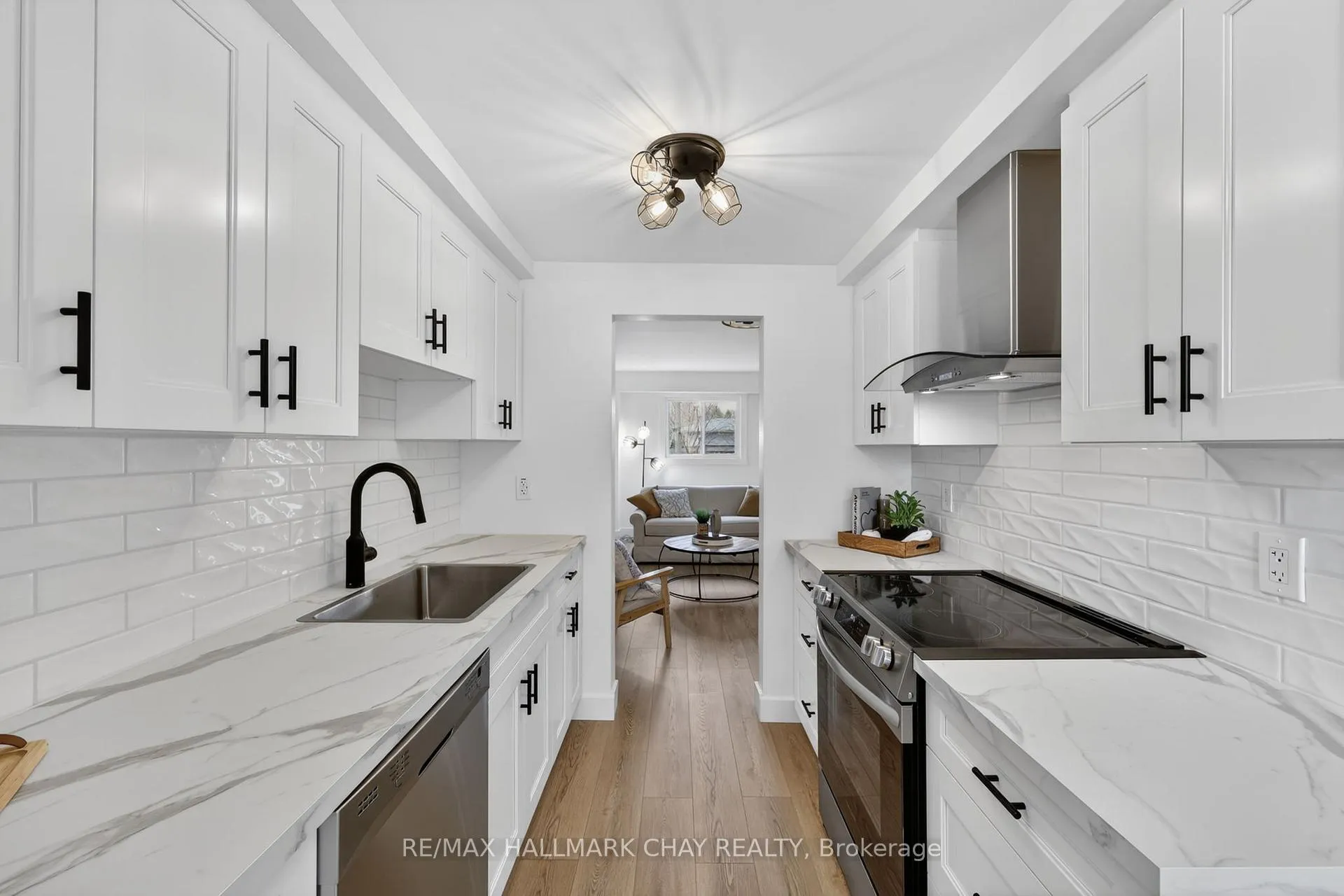 Photo 6 of 37 Stewart Avenue, New Tecumseth, Alliston — HOMEH