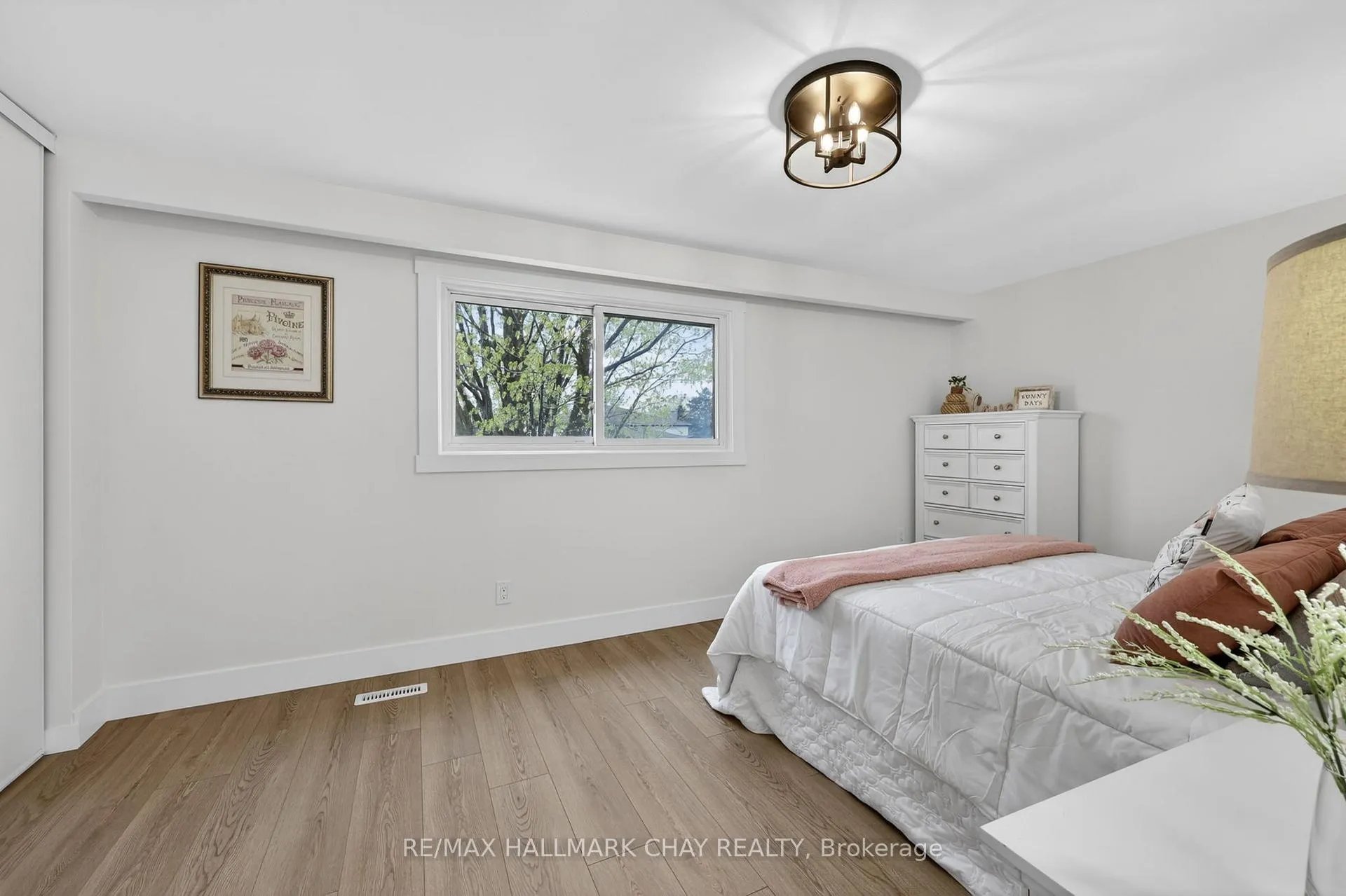 Photo 17 of 37 Stewart Avenue, New Tecumseth, Alliston — HOMEH