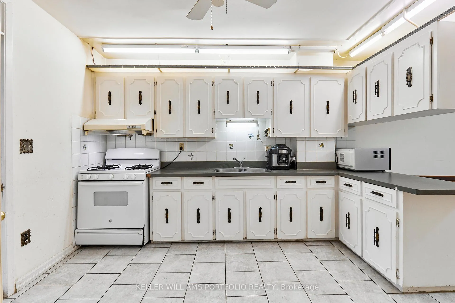 Photo 11 of 277 Manning Avenue, Toronto, Trinity-Bellwoods — HOMEH