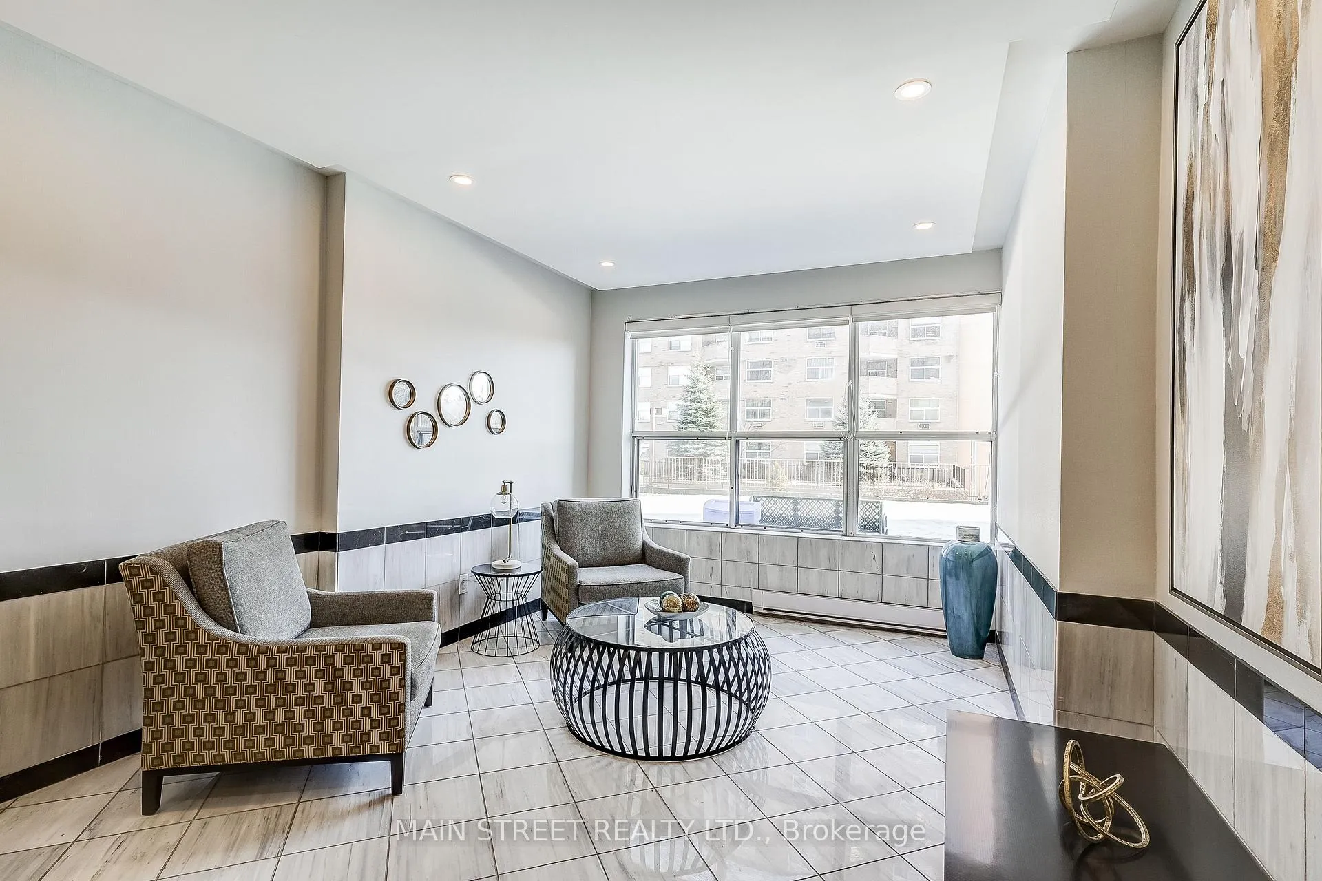 Photo 2 of Unit 506, 250 Davis Drive, Newmarket, Central Newmarket — HOMEH