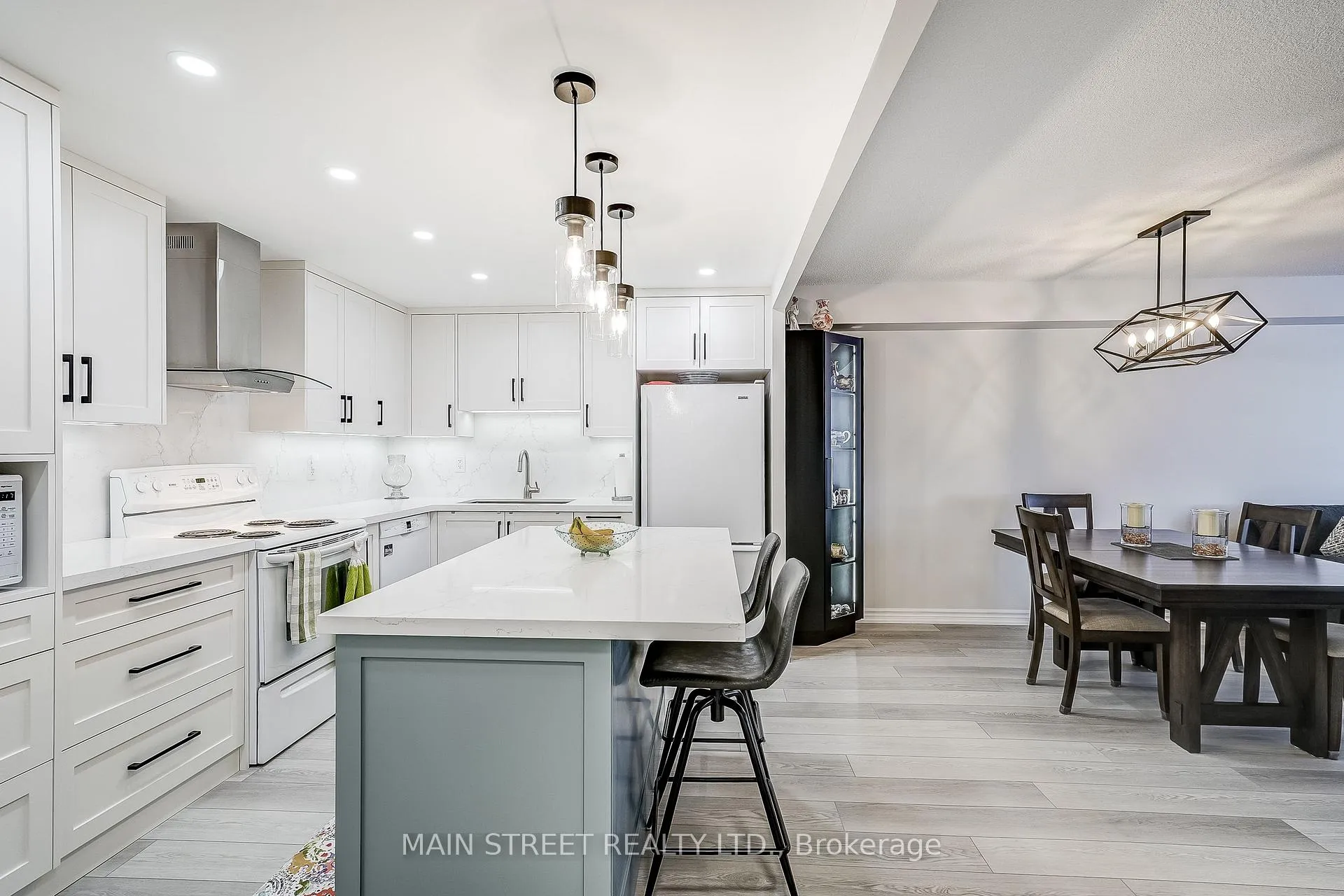 Photo 4 of Unit 506, 250 Davis Drive, Newmarket, Central Newmarket — HOMEH