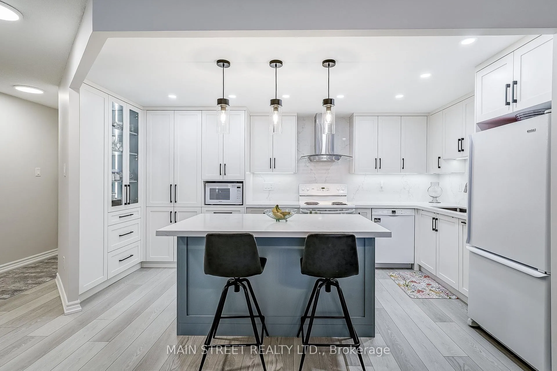 Photo 6 of Unit 506, 250 Davis Drive, Newmarket, Central Newmarket — HOMEH