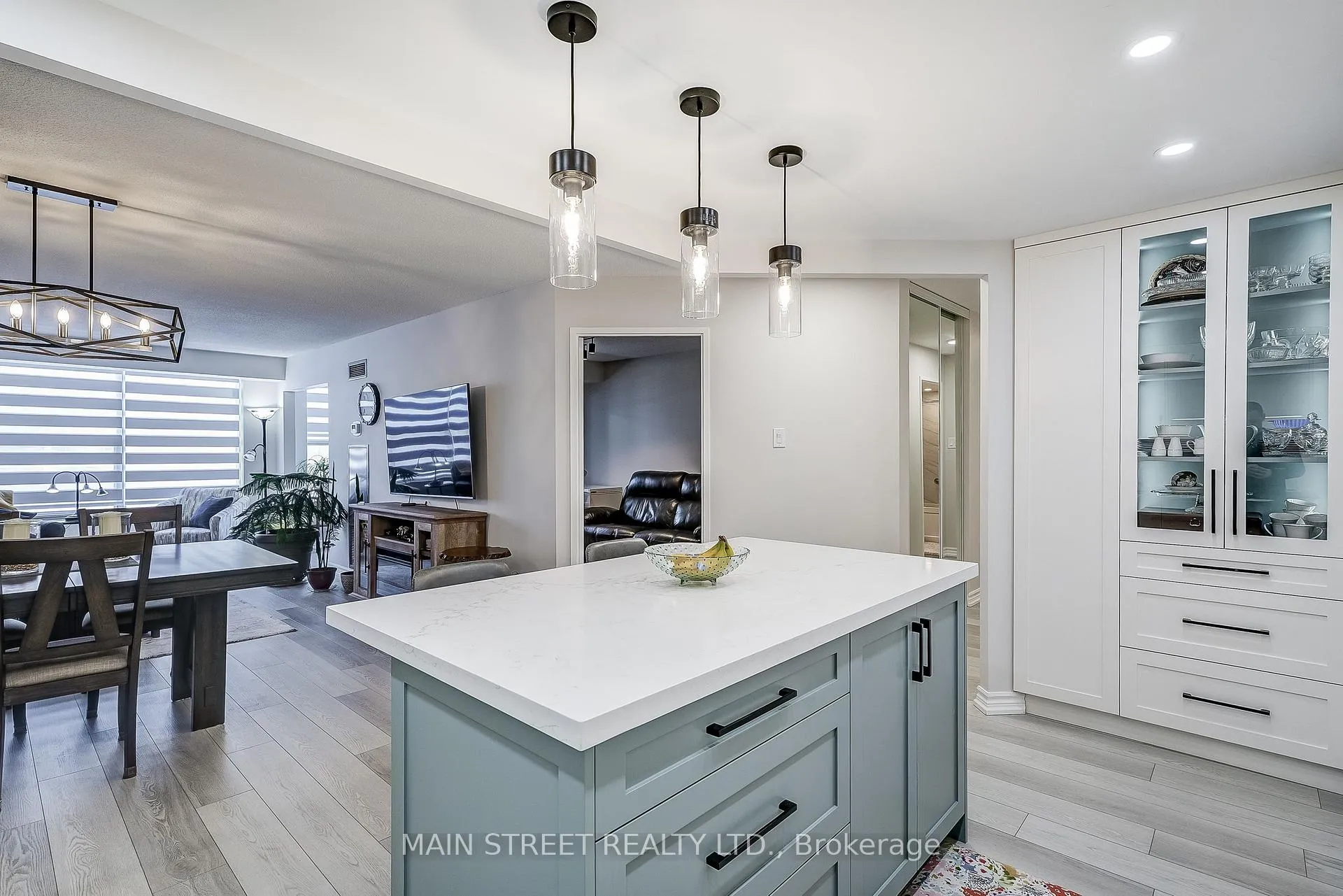 Photo 8 of Unit 506, 250 Davis Drive, Newmarket, Central Newmarket — HOMEH