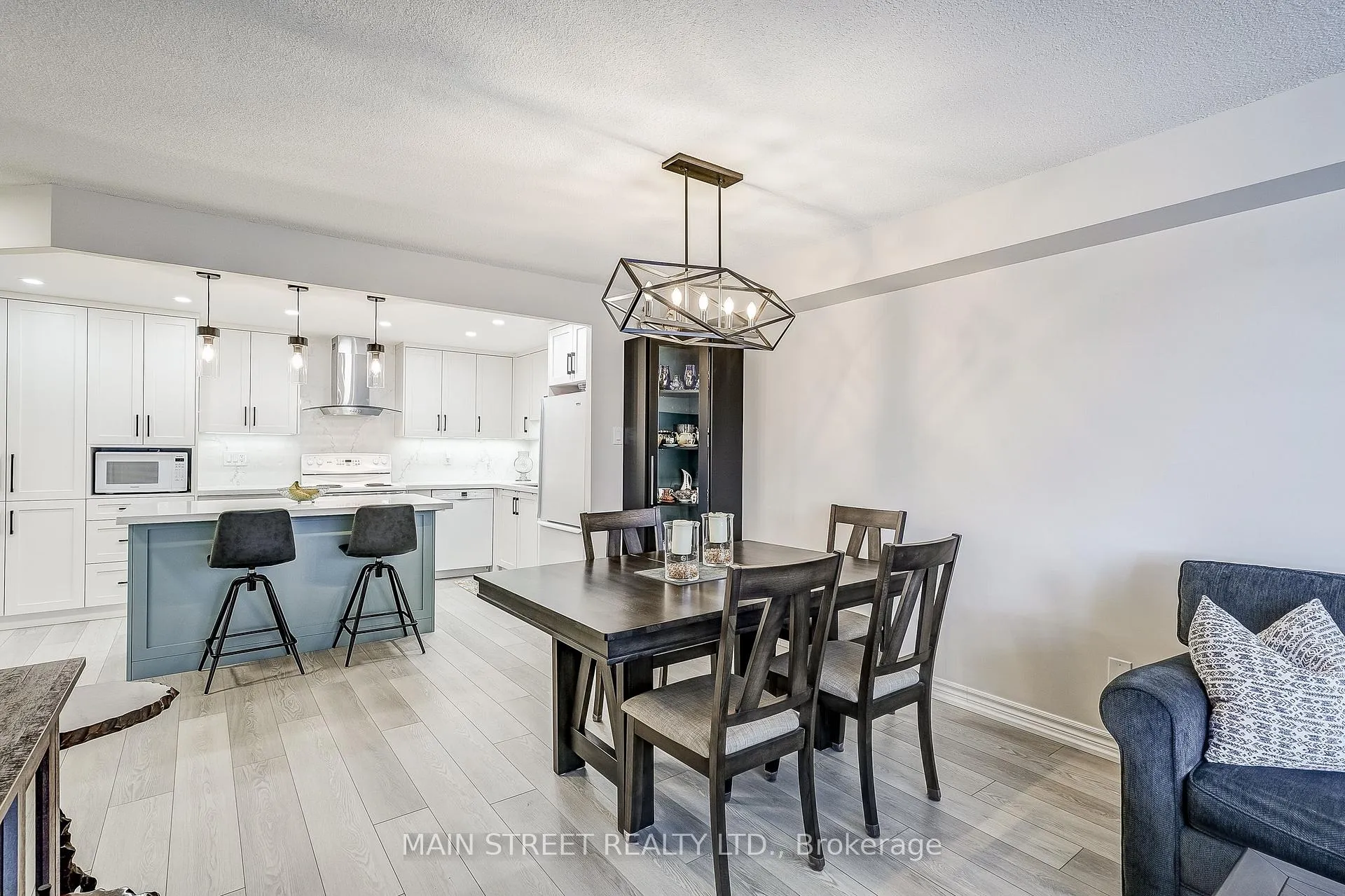 Photo 13 of Unit 506, 250 Davis Drive, Newmarket, Central Newmarket — HOMEH