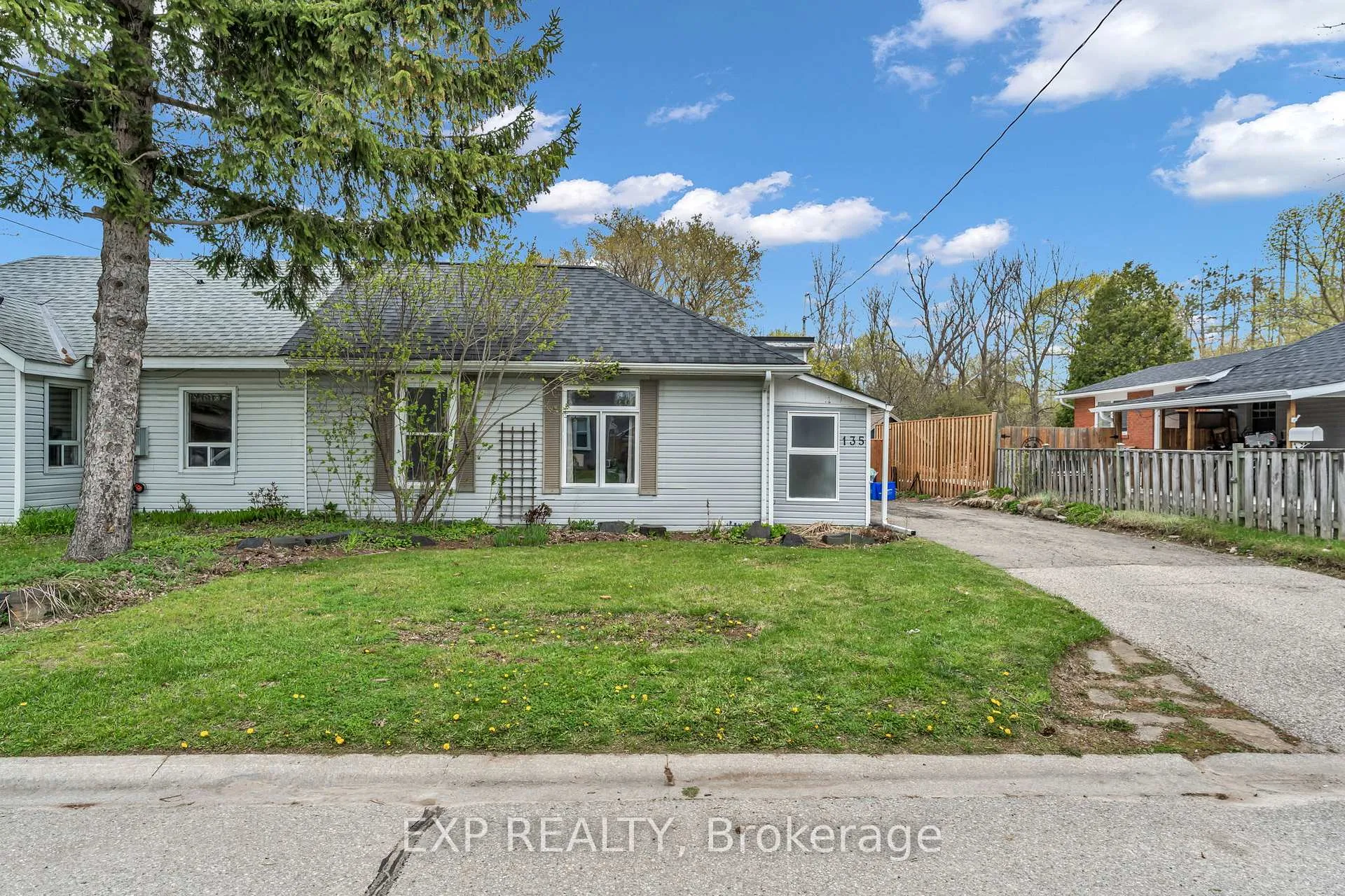 Front of 135 Poplar Avenue