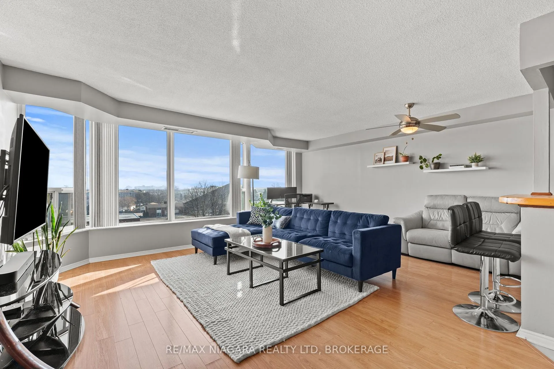 Photo 5 of Unit 601, 81 Scott Street, St. Catharines, Lakeport — HOMEH