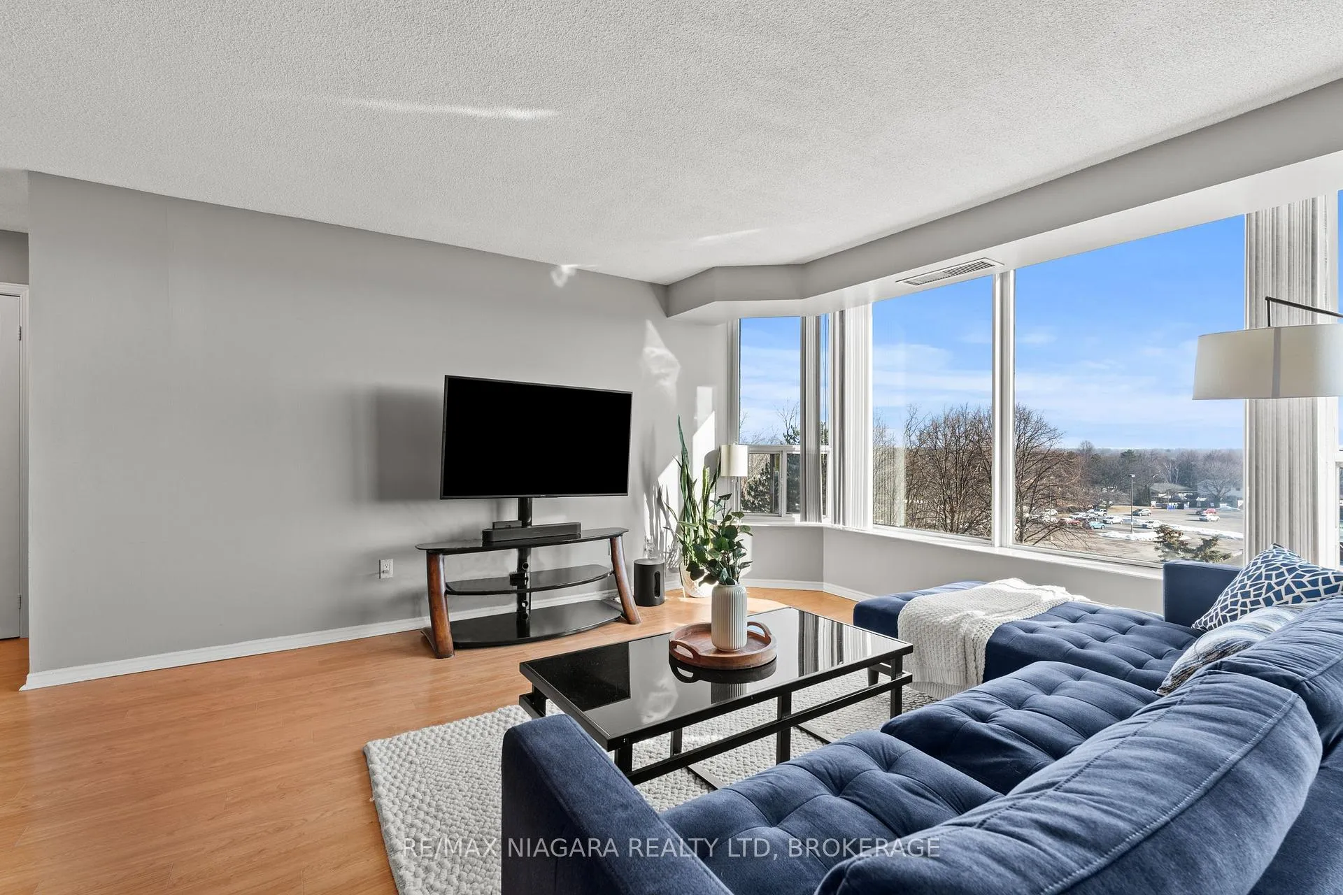 Photo 7 of Unit 601, 81 Scott Street, St. Catharines, Lakeport — HOMEH