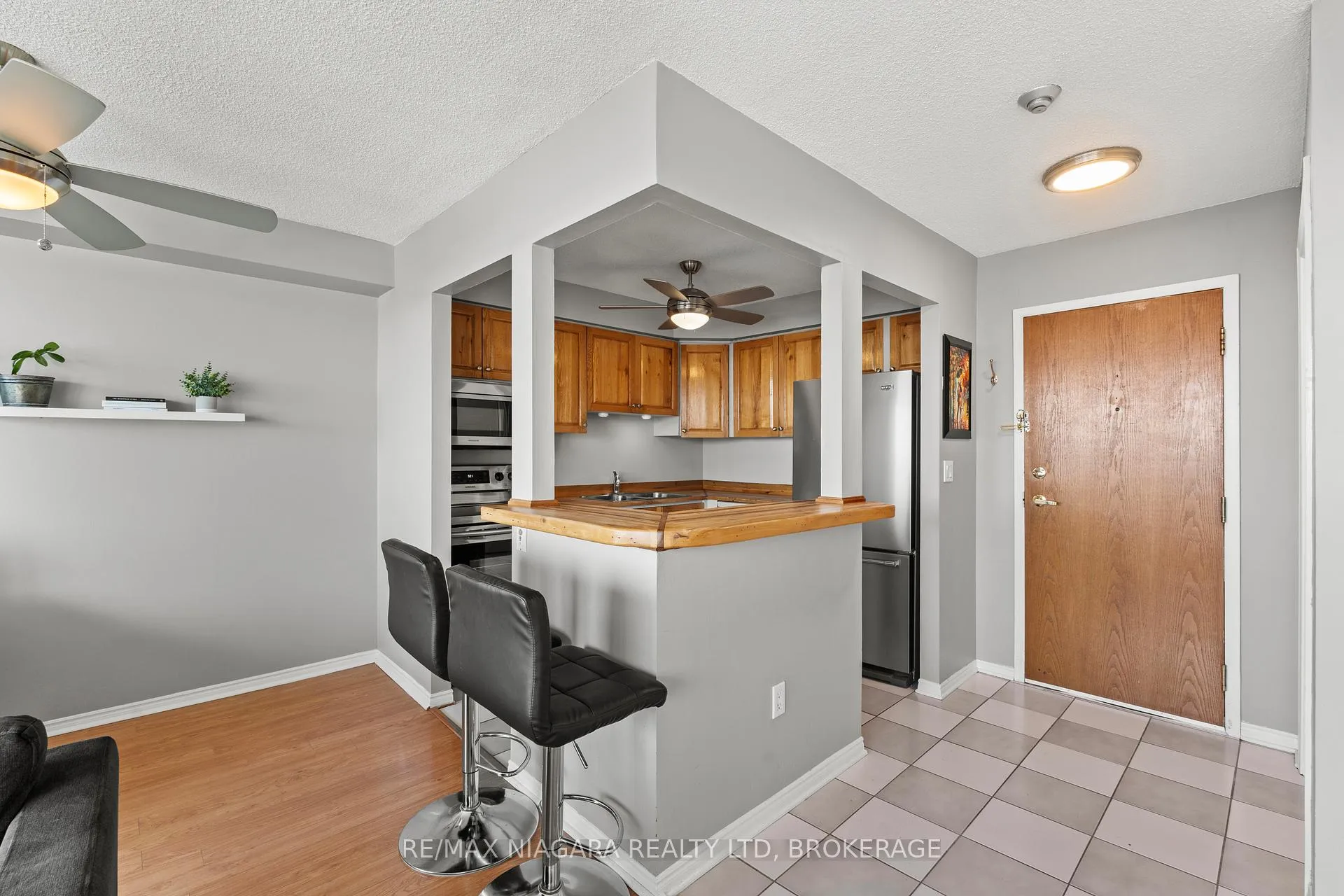 Photo 11 of Unit 601, 81 Scott Street, St. Catharines, Lakeport — HOMEH