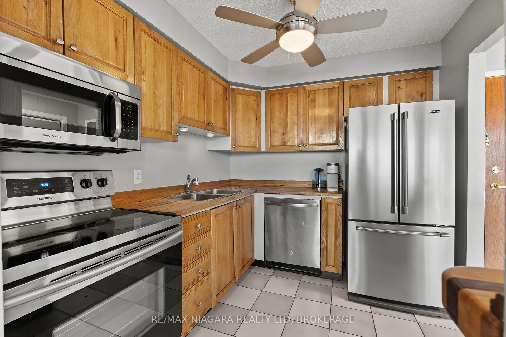 Photo 12 of Unit 601, 81 Scott Street, St. Catharines, Lakeport — HOMEH