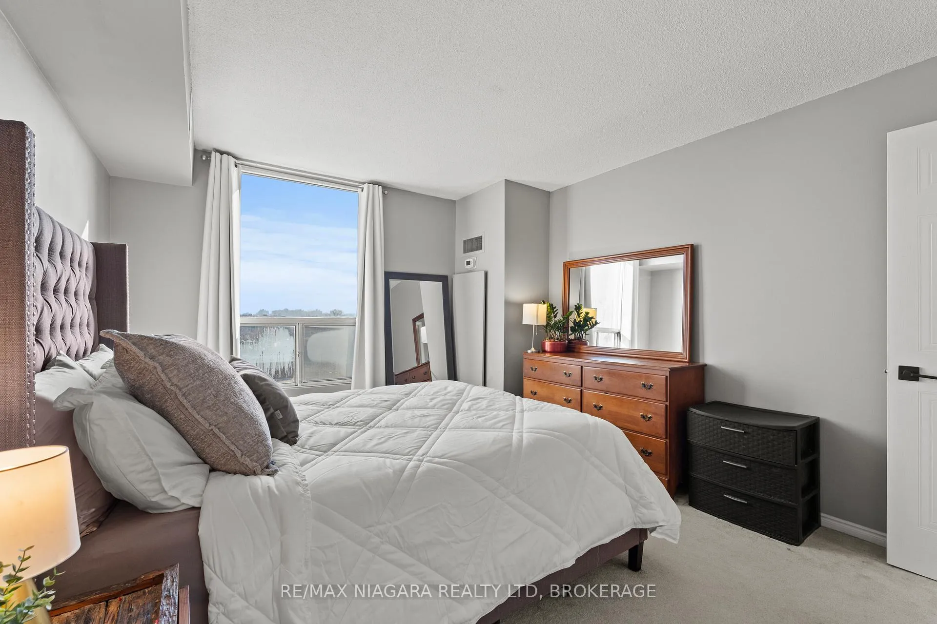 Photo 17 of Unit 601, 81 Scott Street, St. Catharines, Lakeport — HOMEH
