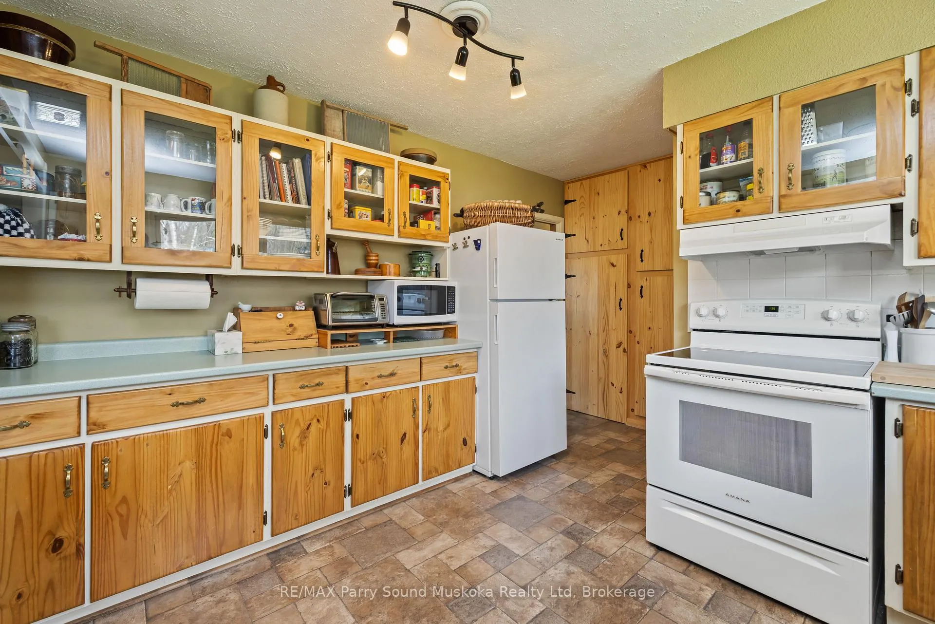 Photo 6 of 137 Hammel Avenue, McDougall — HOMEH