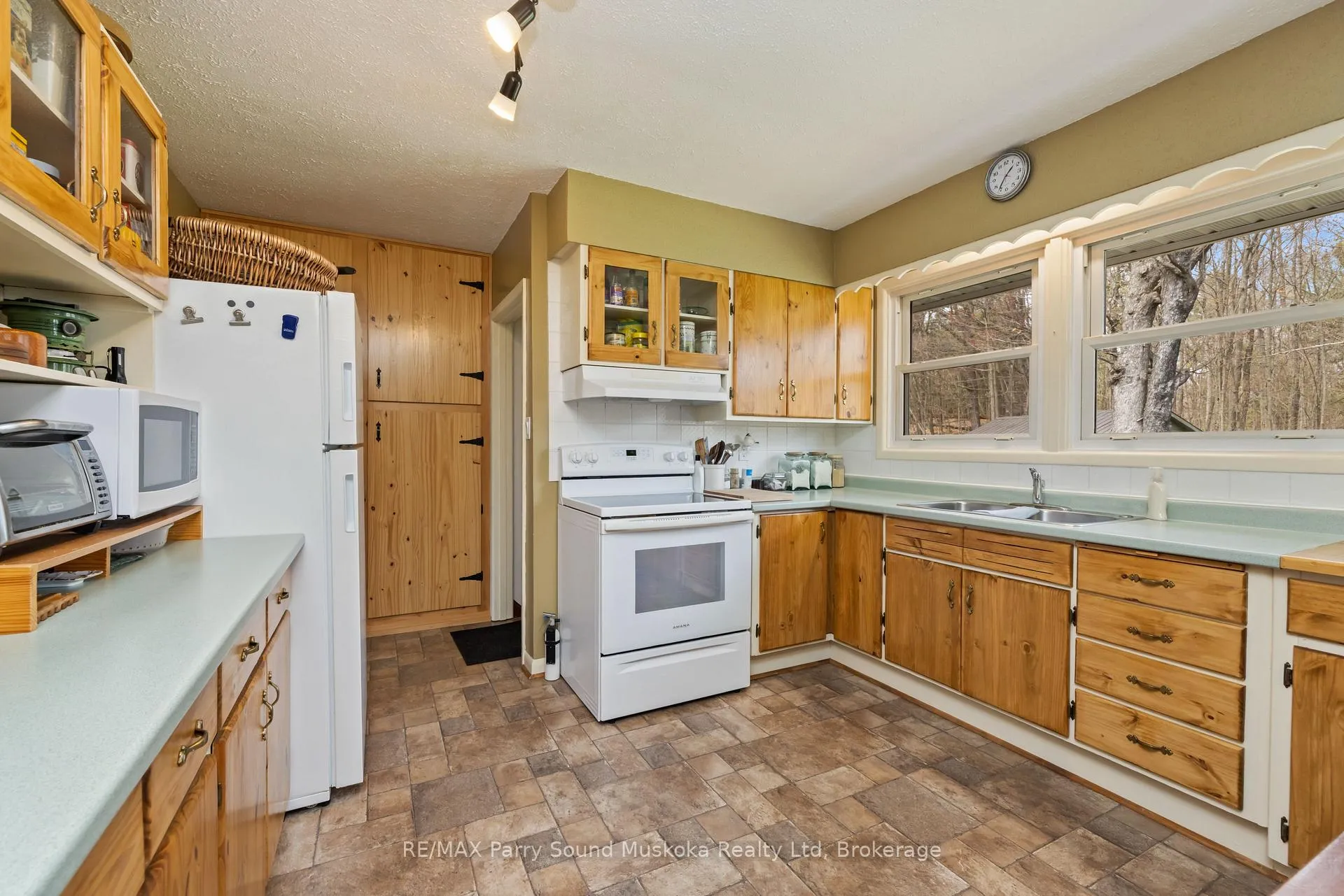 Photo 7 of 137 Hammel Avenue, McDougall — HOMEH