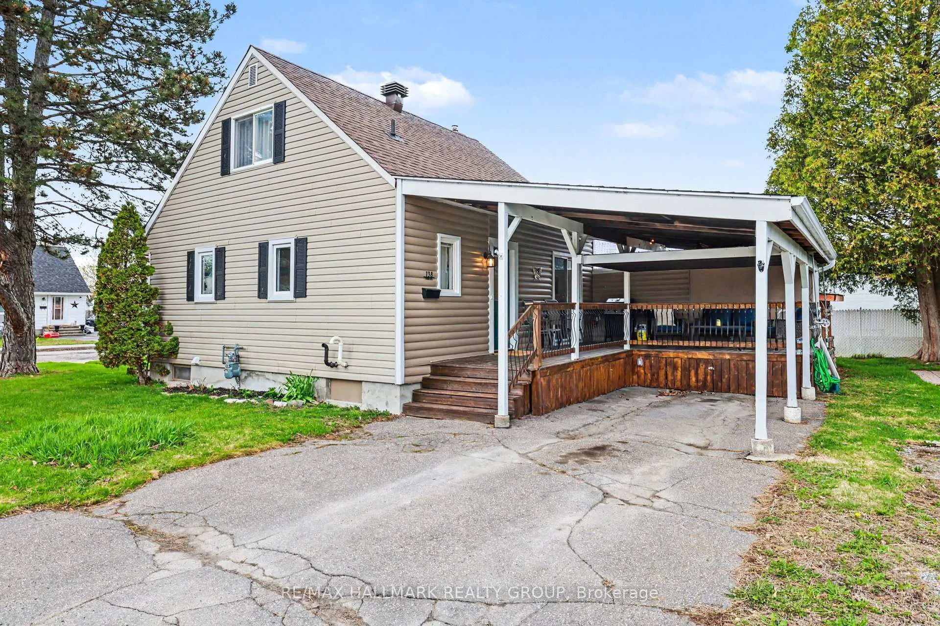 Photo 3 of 138 Third Avenue, Arnprior — HOMEH