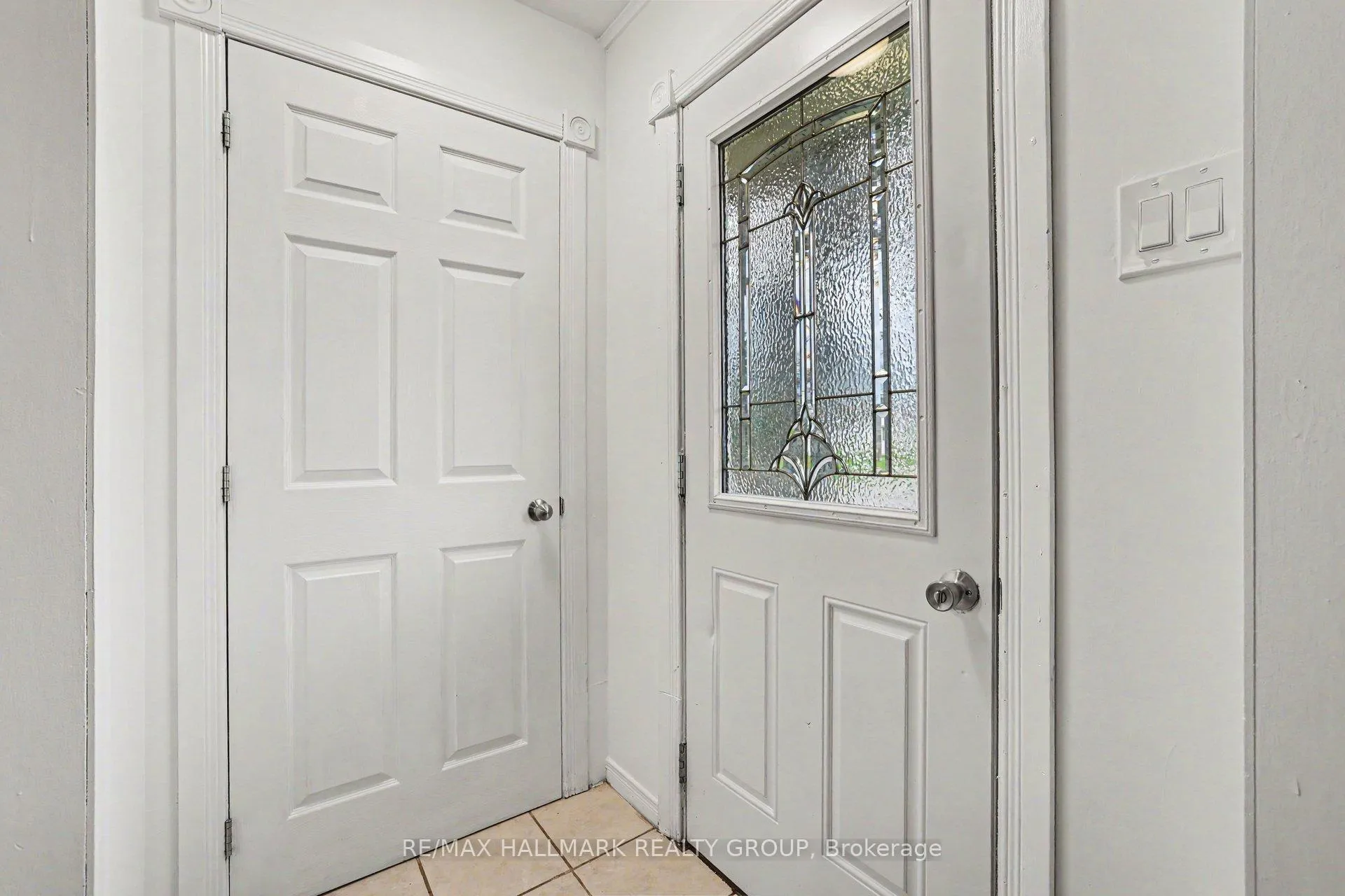 Photo 4 of 138 Third Avenue, Arnprior — HOMEH