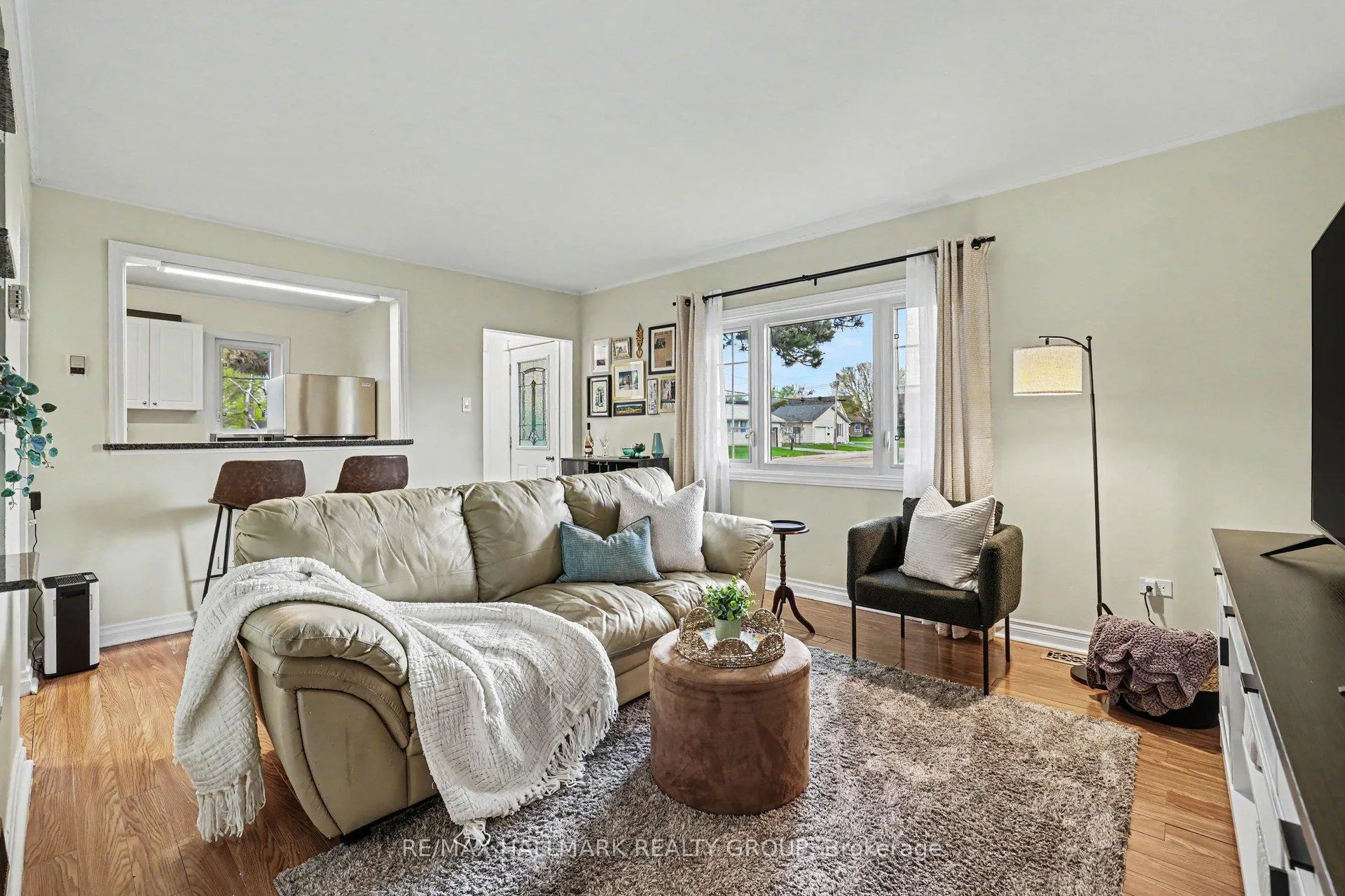 Photo 5 of 138 Third Avenue, Arnprior — HOMEH