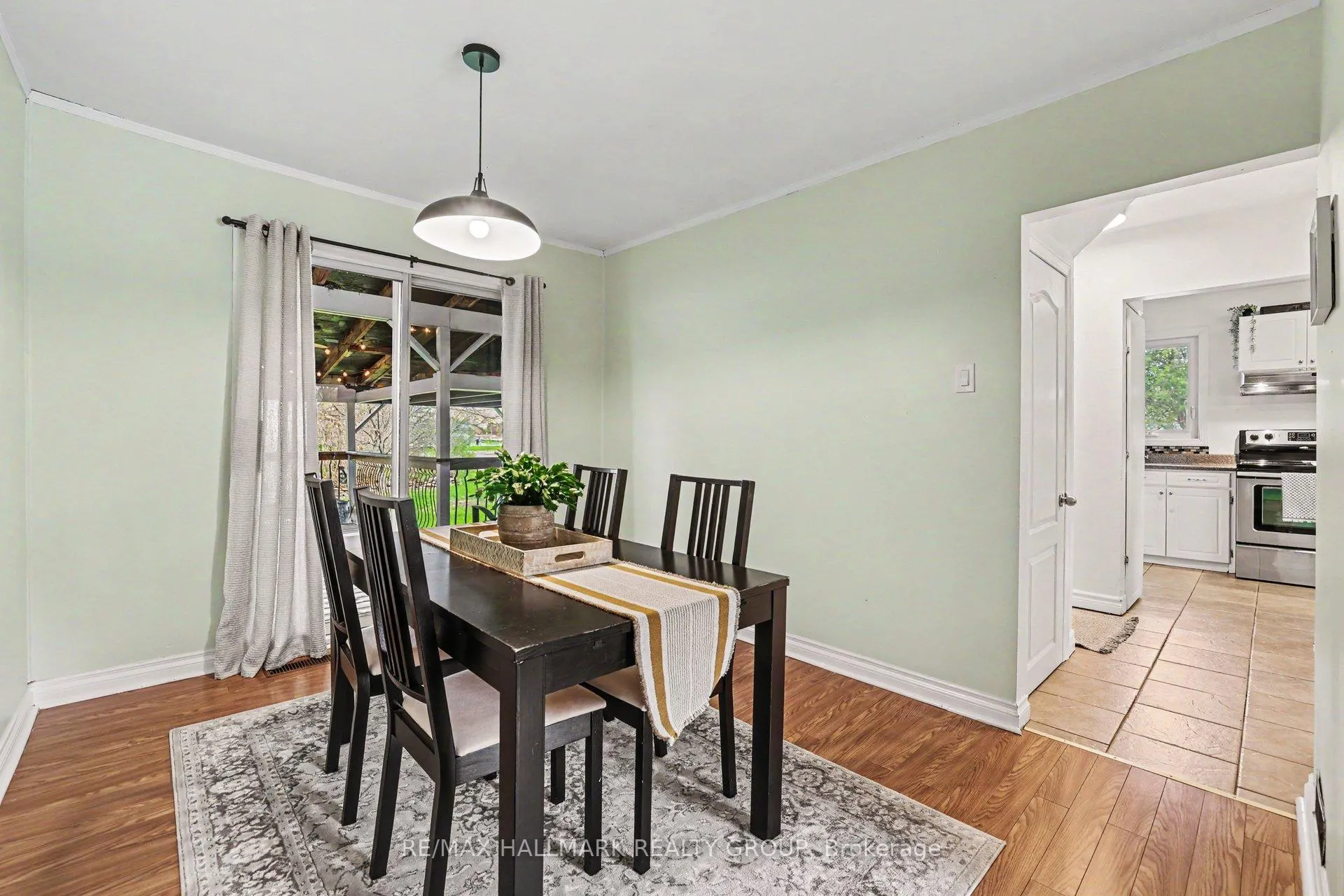 Photo 9 of 138 Third Avenue, Arnprior — HOMEH
