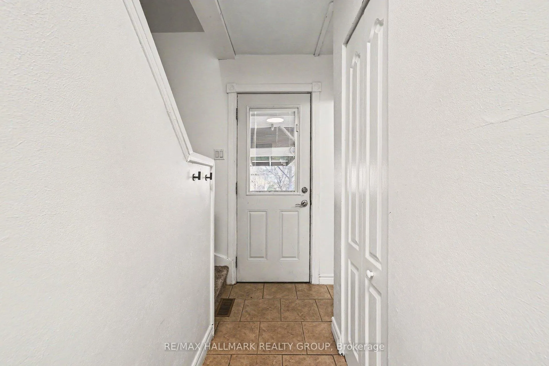 Photo 16 of 138 Third Avenue, Arnprior — HOMEH