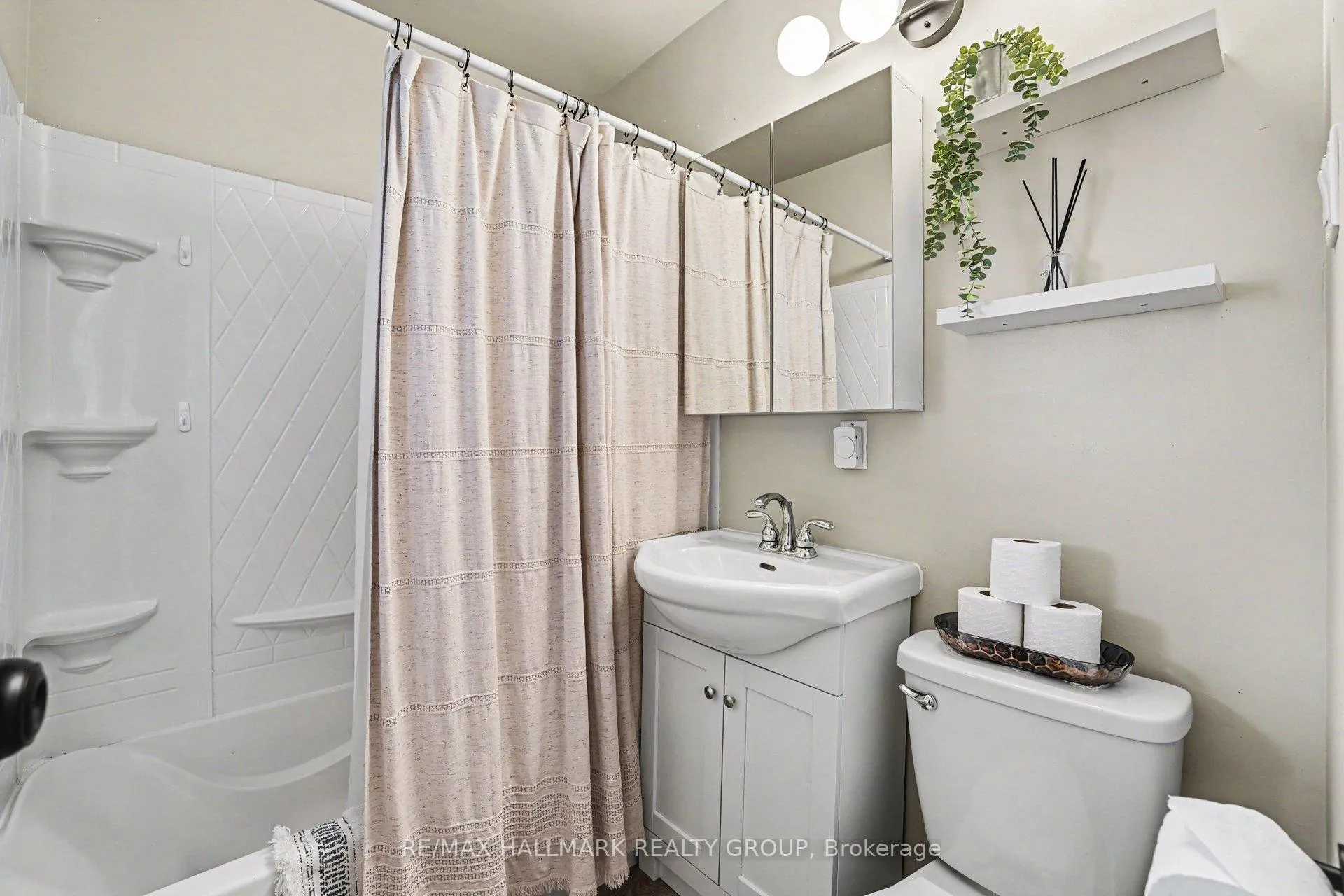 Photo 17 of 138 Third Avenue, Arnprior — HOMEH