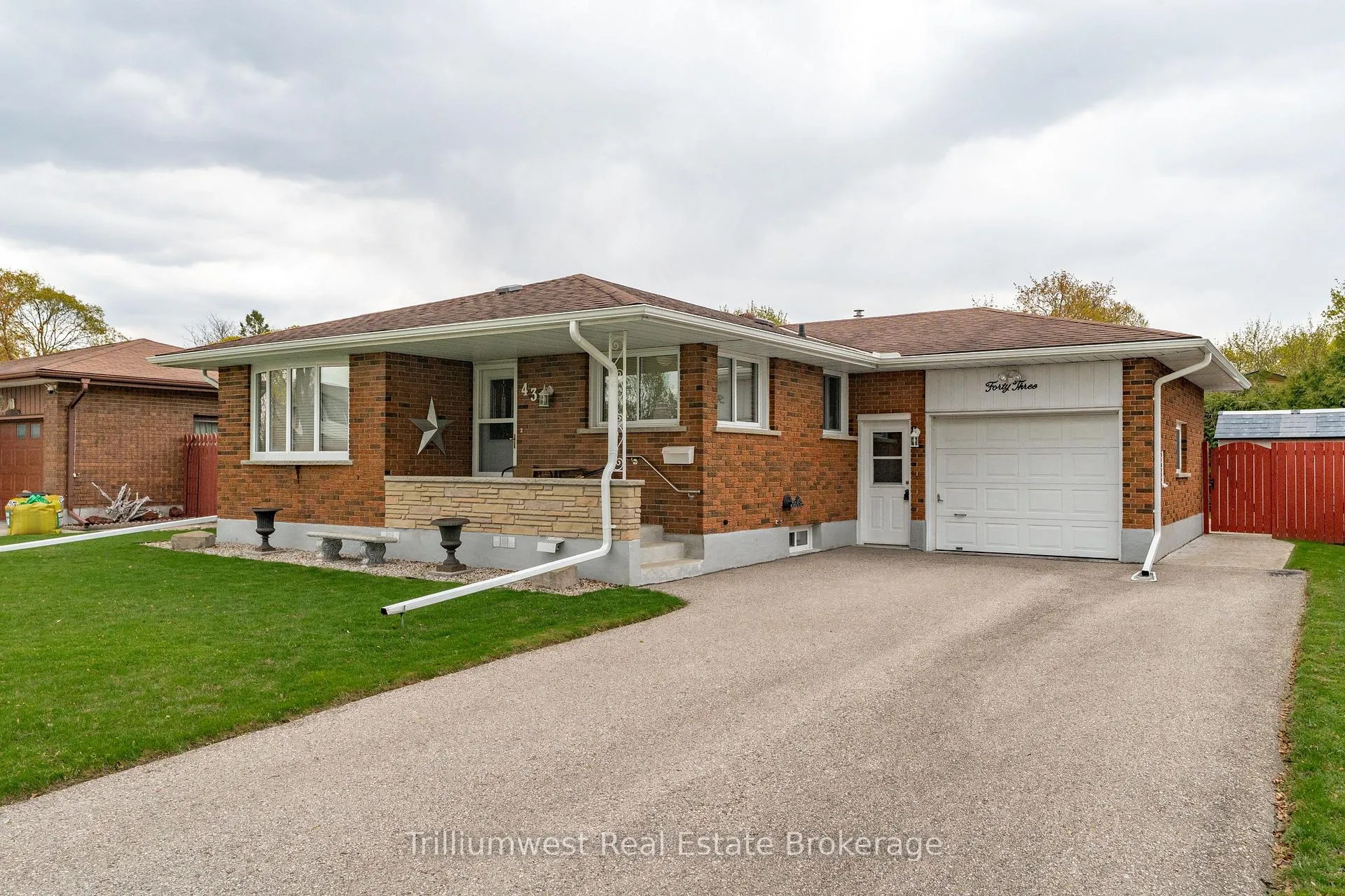 Photo 2 of 43 Tupper Crescent, Kitchener — HOMEH