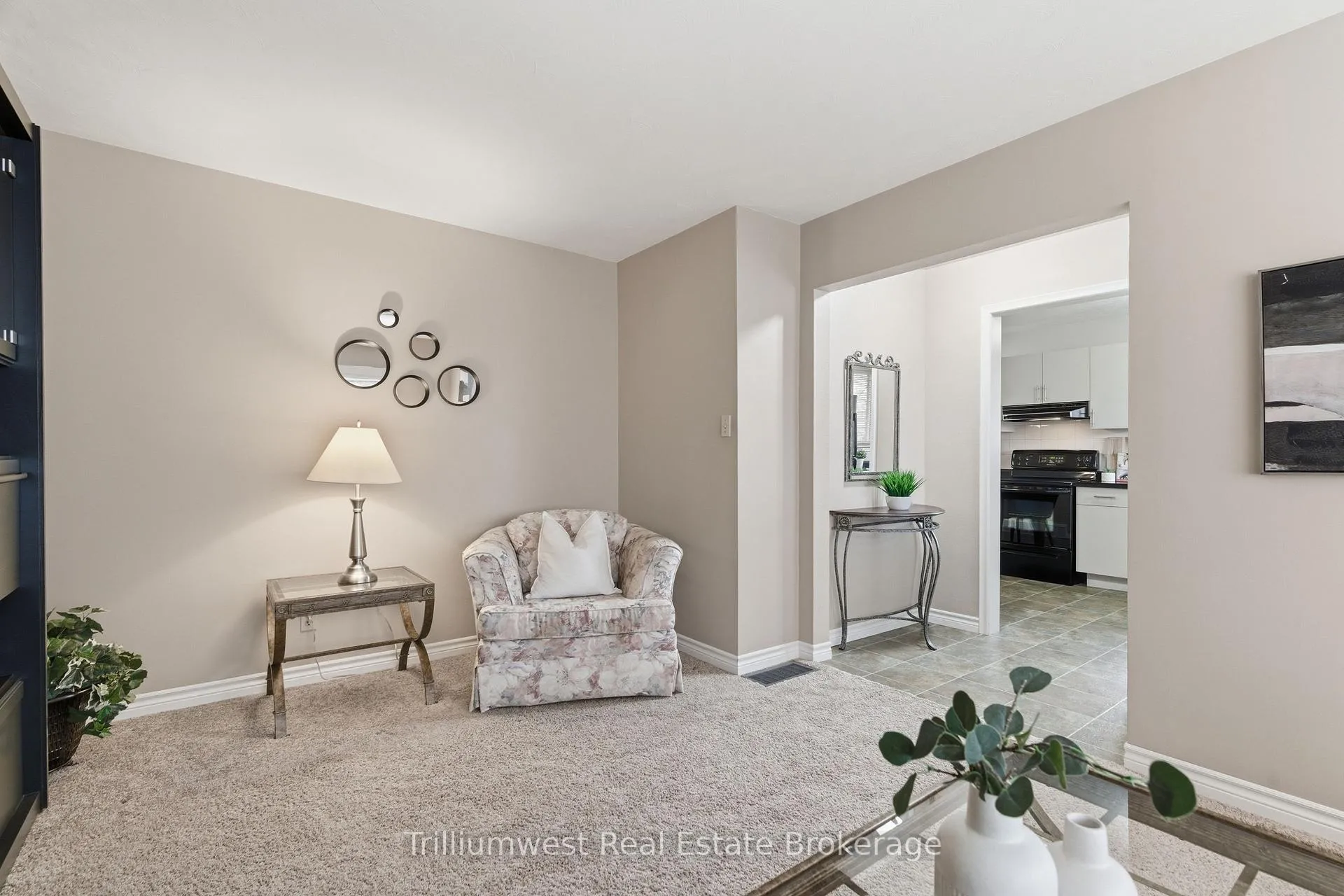 Photo 5 of 43 Tupper Crescent, Kitchener — HOMEH