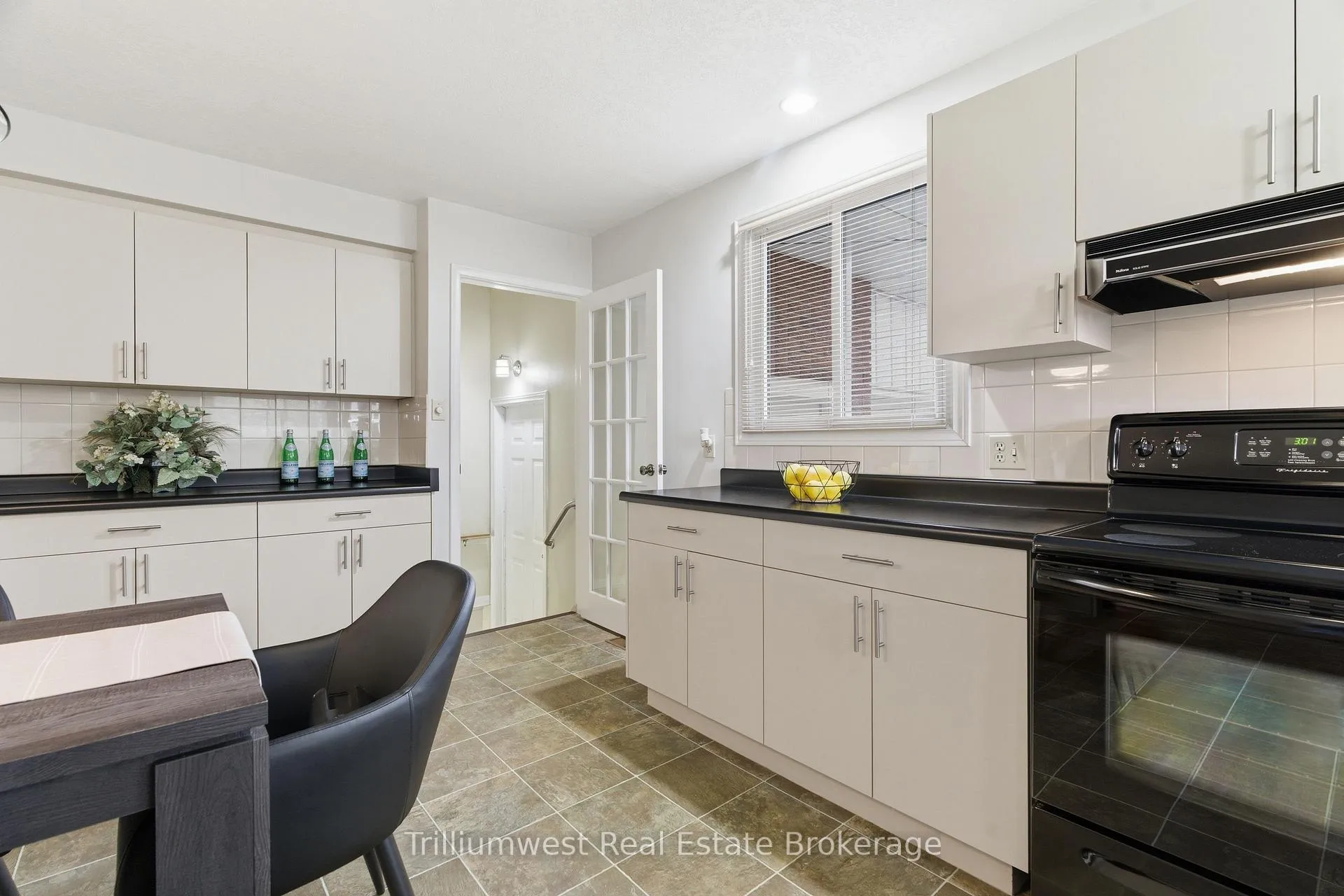 Photo 11 of 43 Tupper Crescent, Kitchener — HOMEH