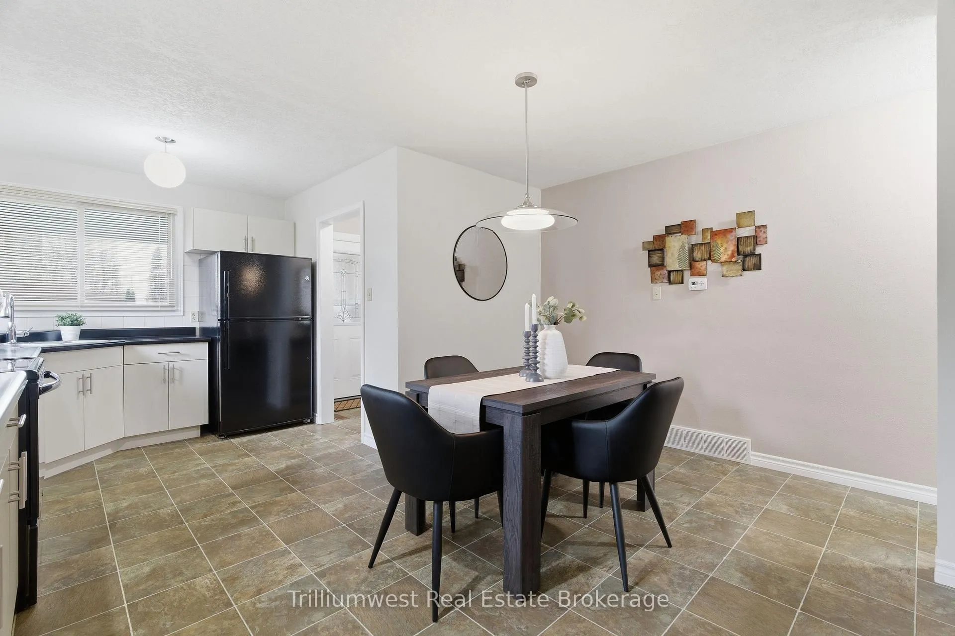 Photo 12 of 43 Tupper Crescent, Kitchener — HOMEH
