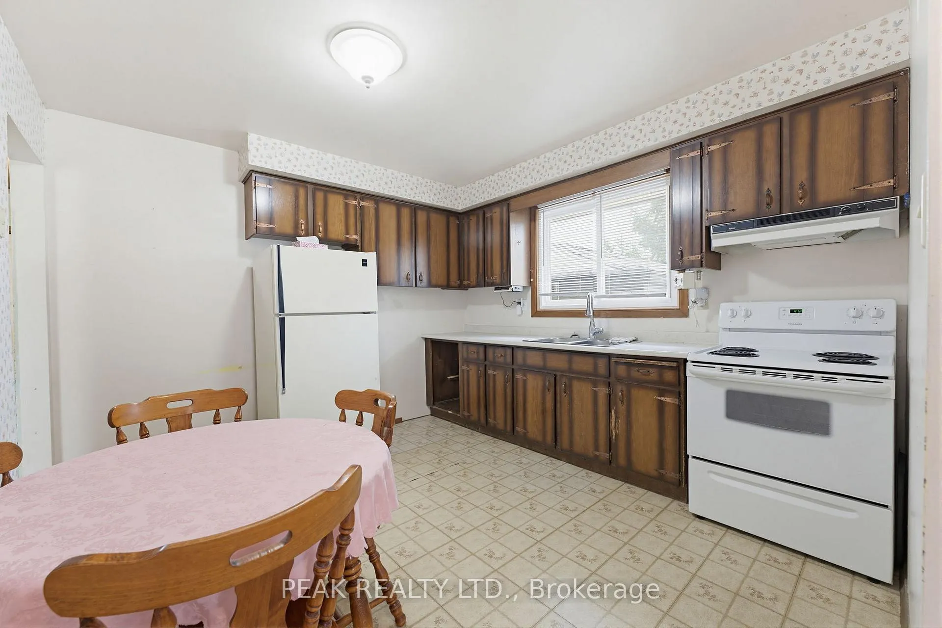 Photo 7 of 86 Oak Avenue, Brant, Paris — HOMEH