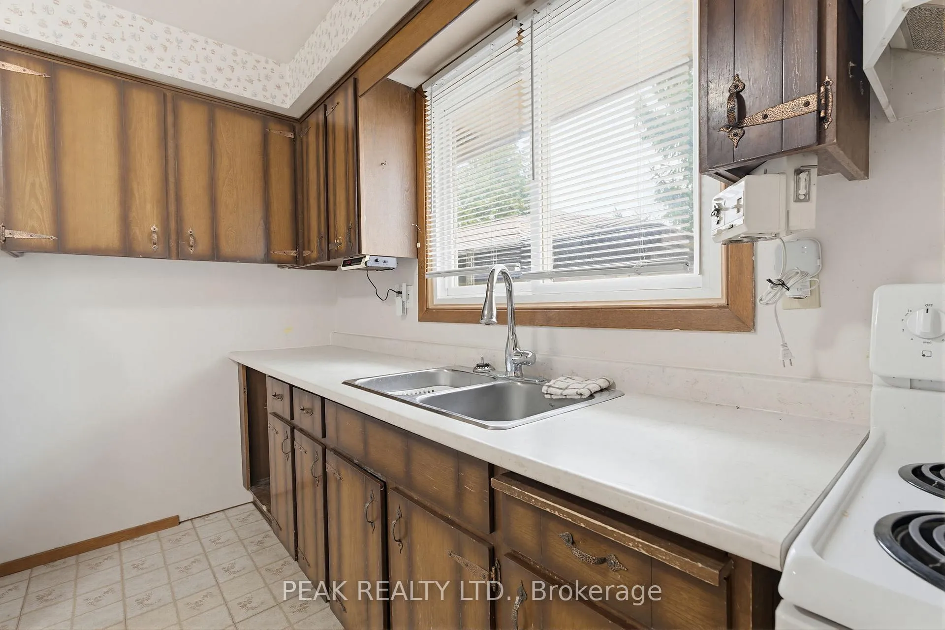 Photo 8 of 86 Oak Avenue, Brant, Paris — HOMEH