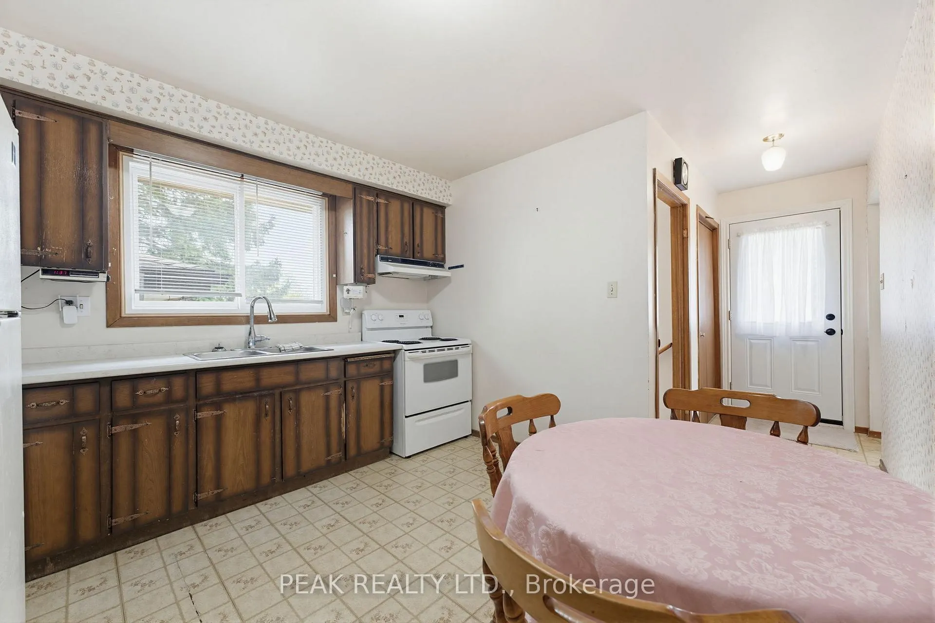 Photo 10 of 86 Oak Avenue, Brant, Paris — HOMEH