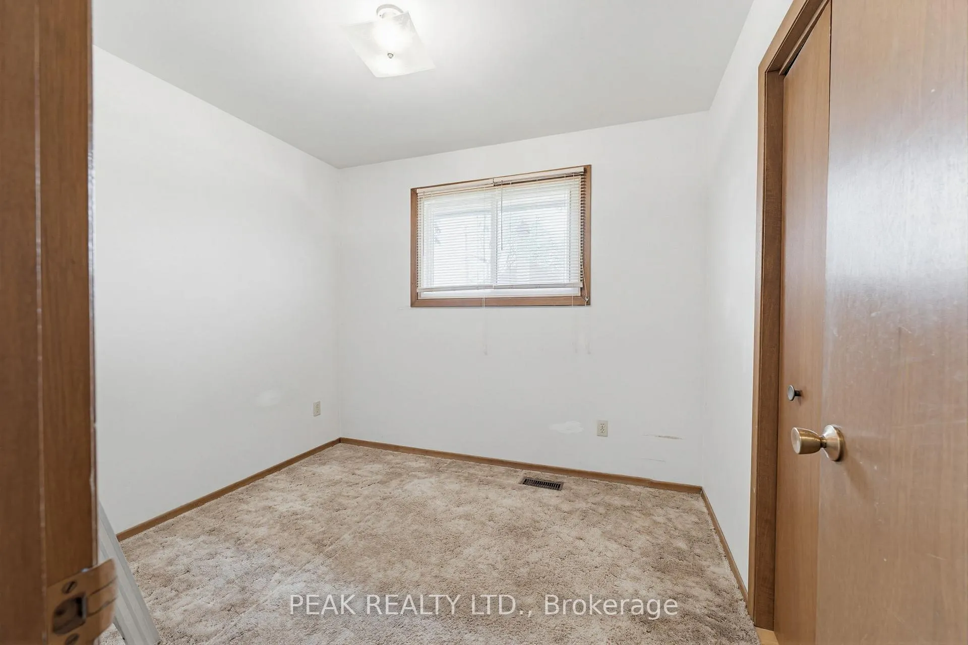 Photo 13 of 86 Oak Avenue, Brant, Paris — HOMEH
