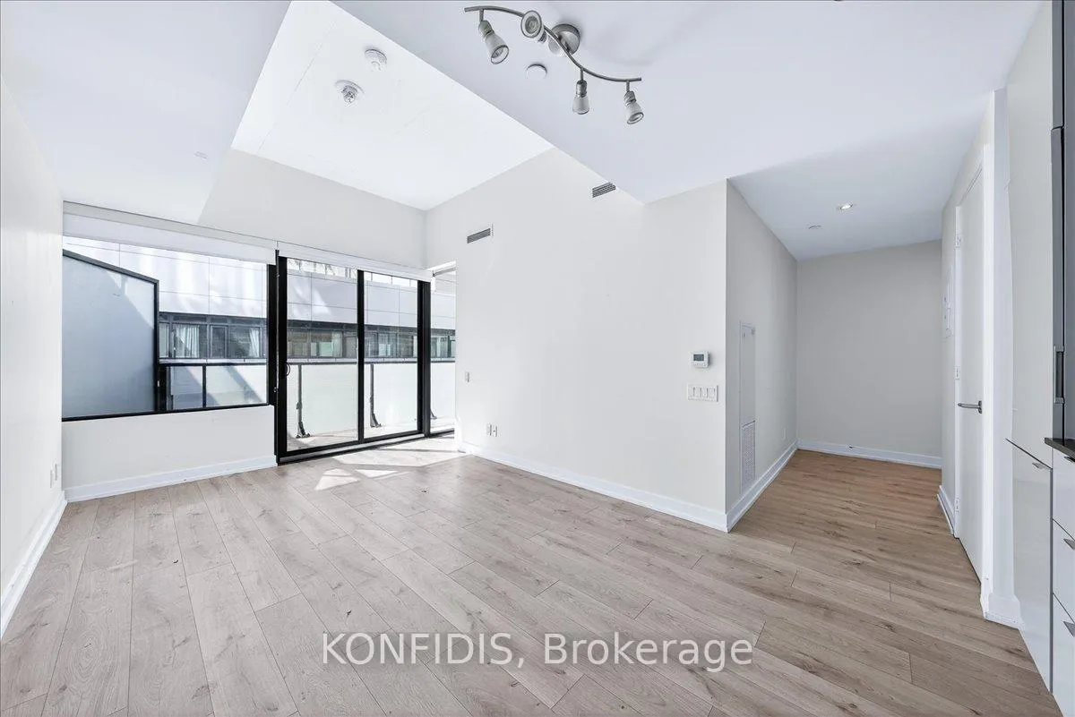 Photo 2 of Unit 732, 161 Roehampton Avenue, Toronto, Mount Pleasant East — HOMEH