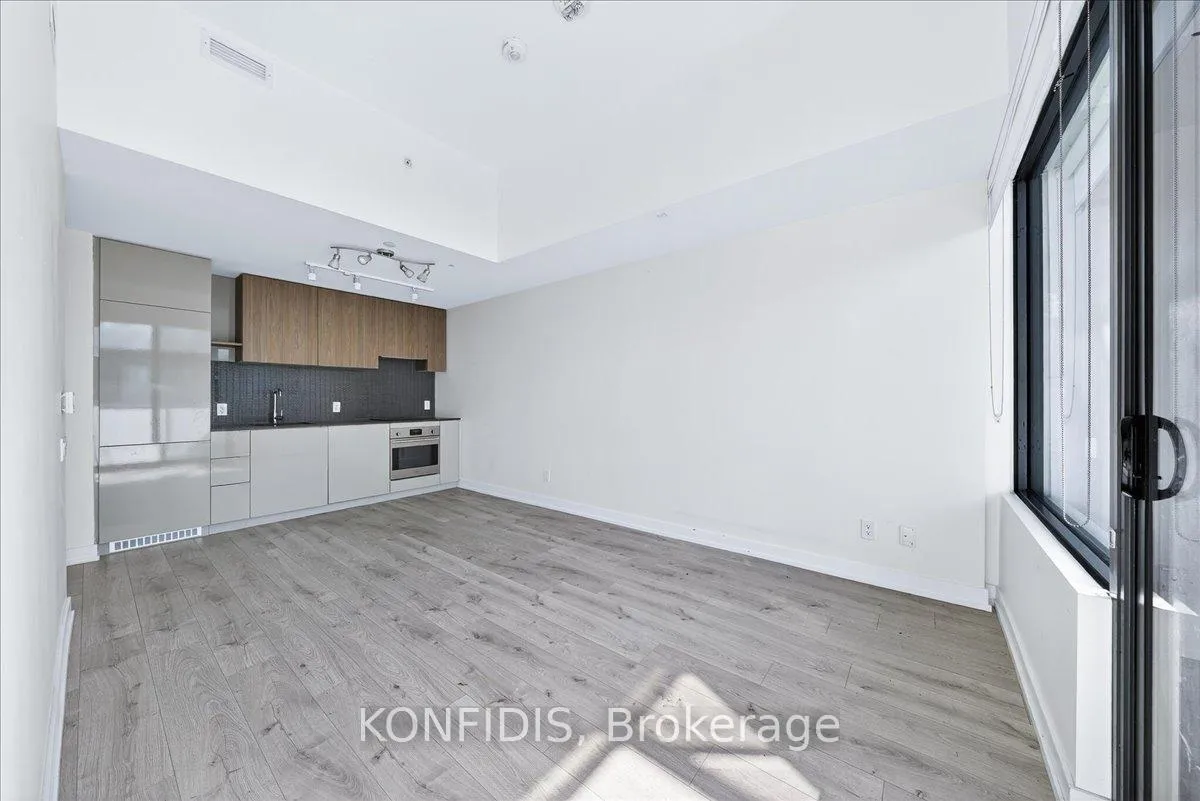 Photo 4 of Unit 732, 161 Roehampton Avenue, Toronto, Mount Pleasant East — HOMEH