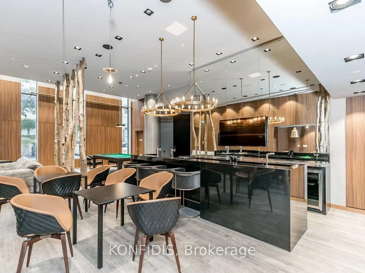 Photo 9 of Unit 732, 161 Roehampton Avenue, Toronto, Mount Pleasant East — HOMEH