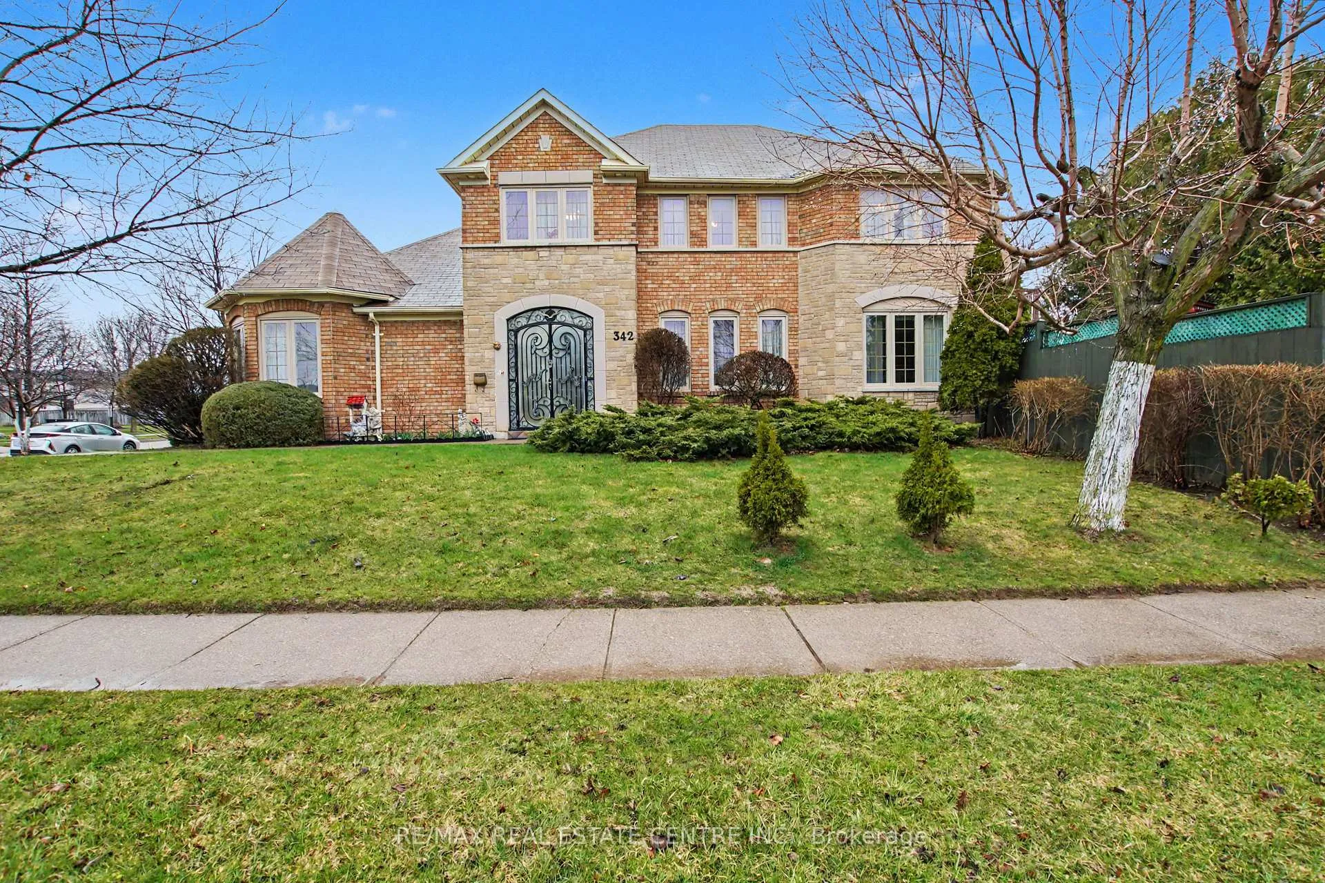 Front of 342 Saginaw Parkway
