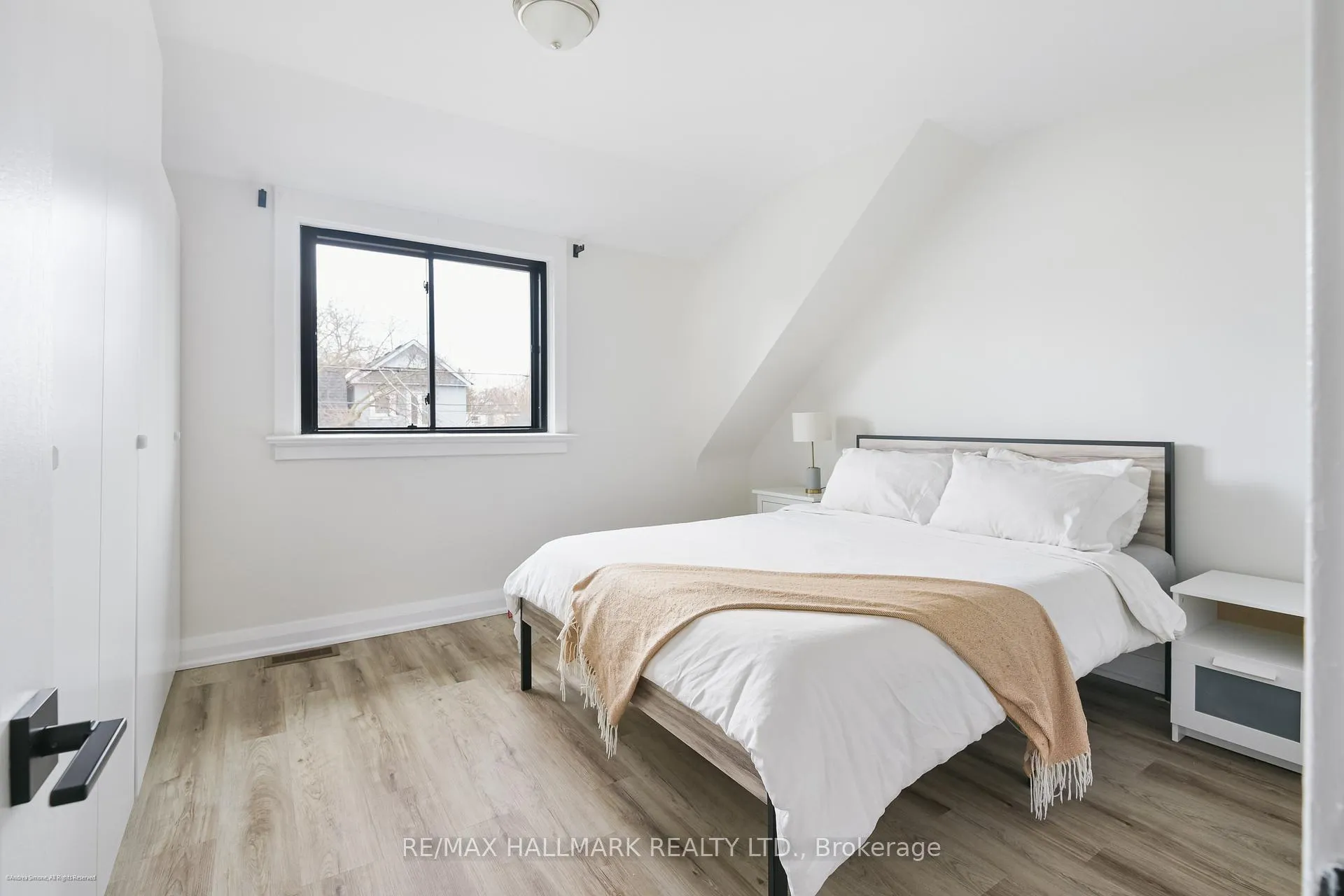 Photo 12 of Unit Main & Second, 208 Cedarvale Avenue, Toronto, Woodbine-Lumsden — HOMEH