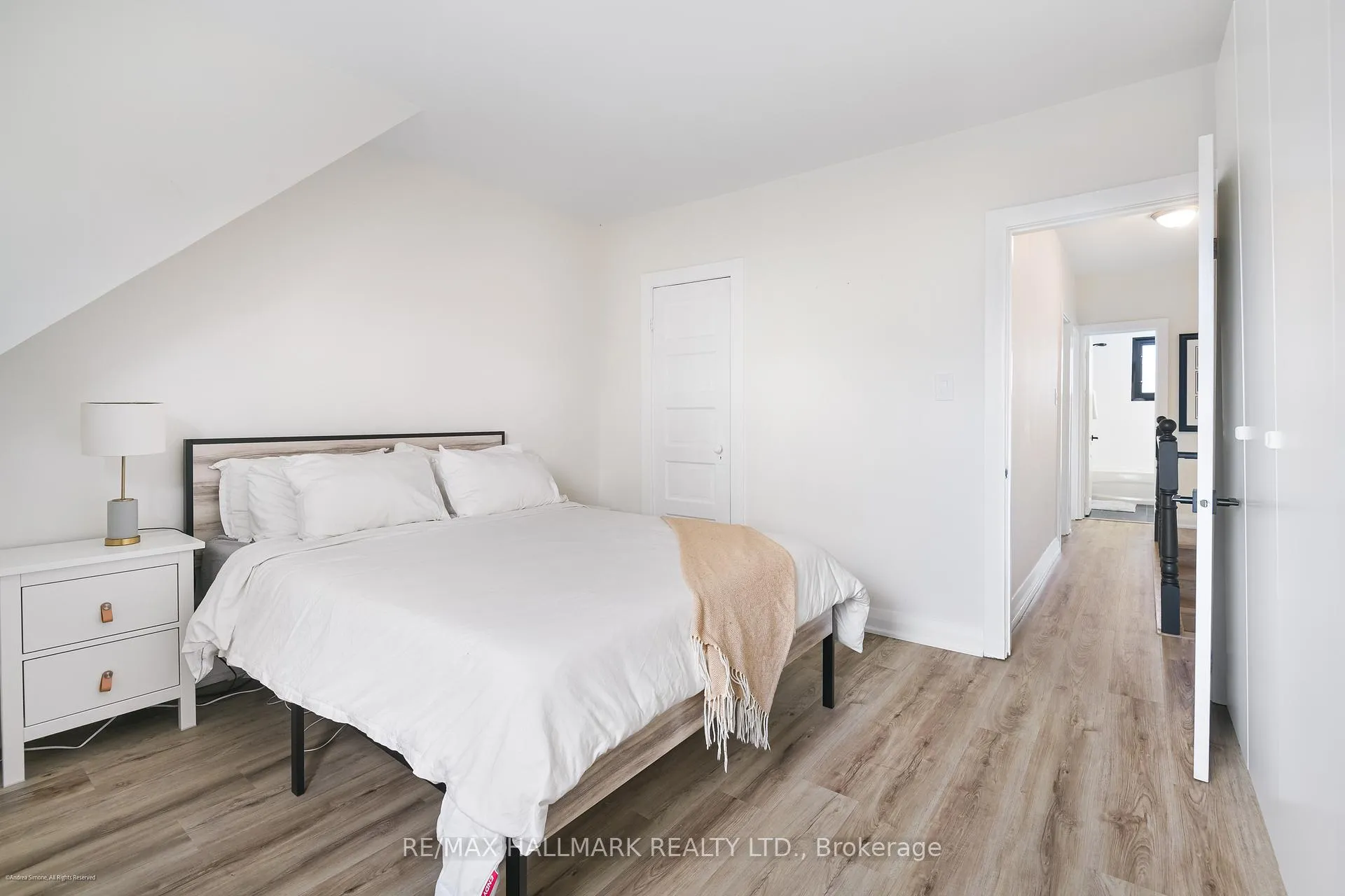 Photo 13 of Unit Main & Second, 208 Cedarvale Avenue, Toronto, Woodbine-Lumsden — HOMEH