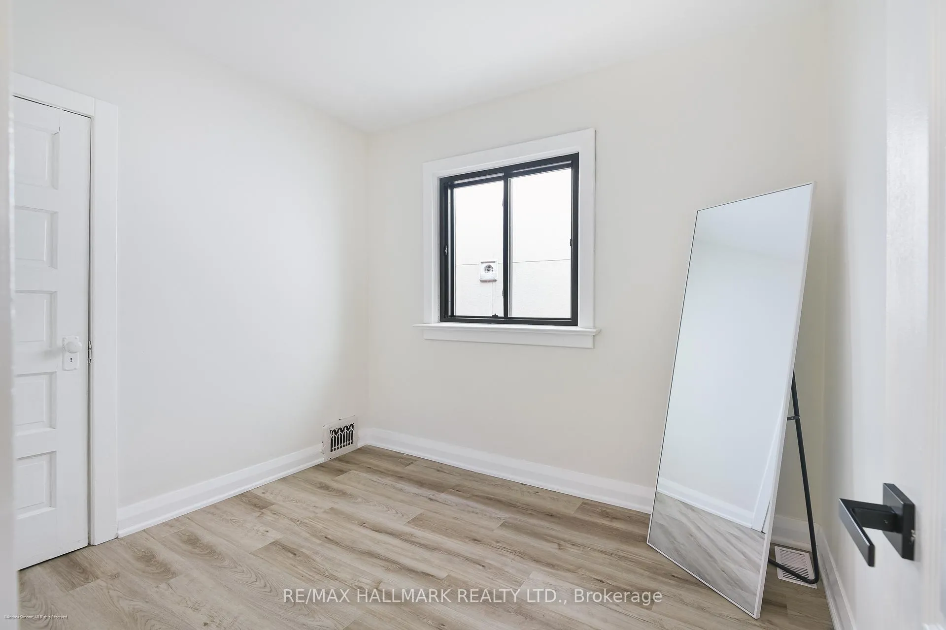 Photo 15 of Unit Main & Second, 208 Cedarvale Avenue, Toronto, Woodbine-Lumsden — HOMEH