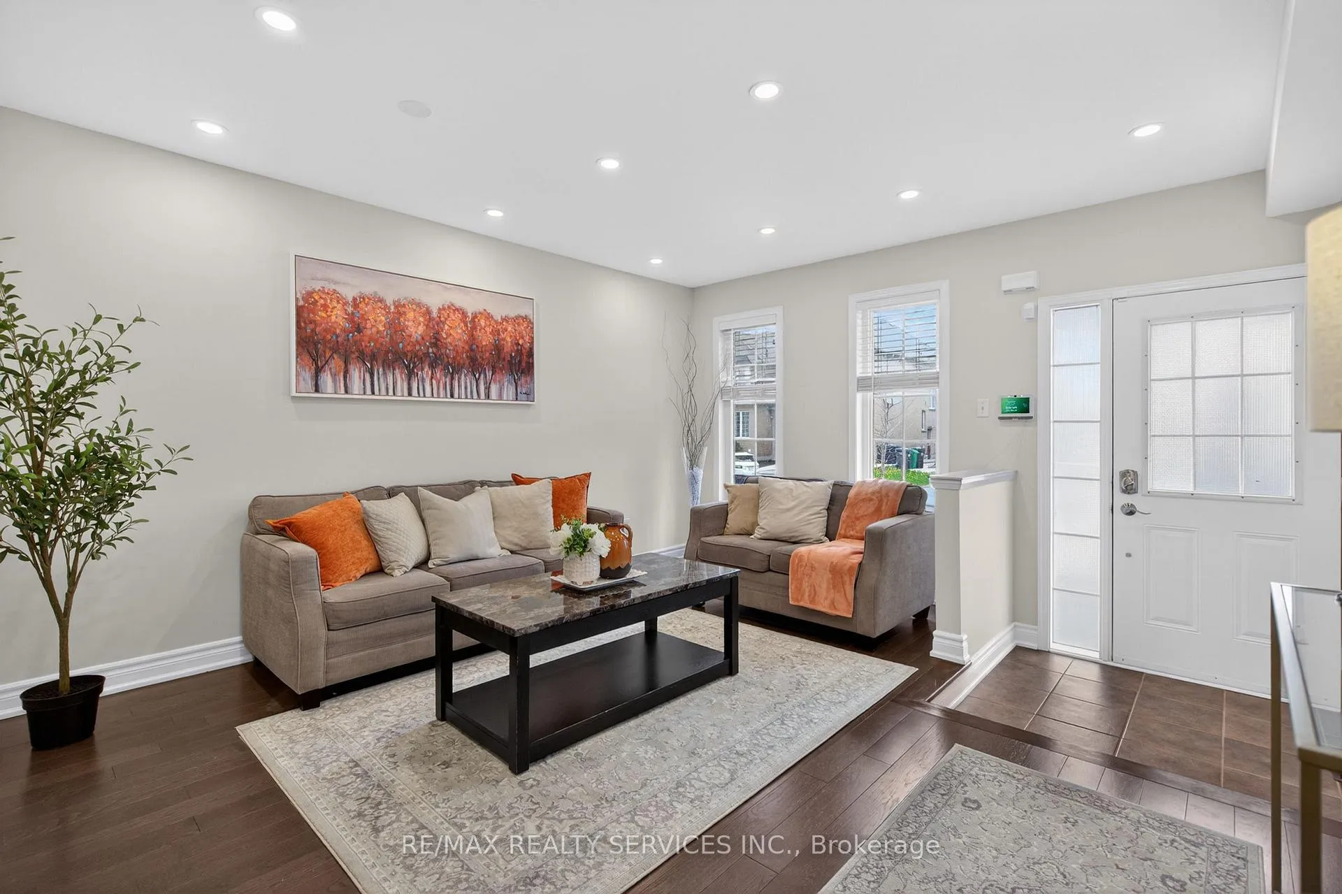 Photo 7 of 12 Nutwood Way, Brampton, Sandringham-Wellington — HOMEH