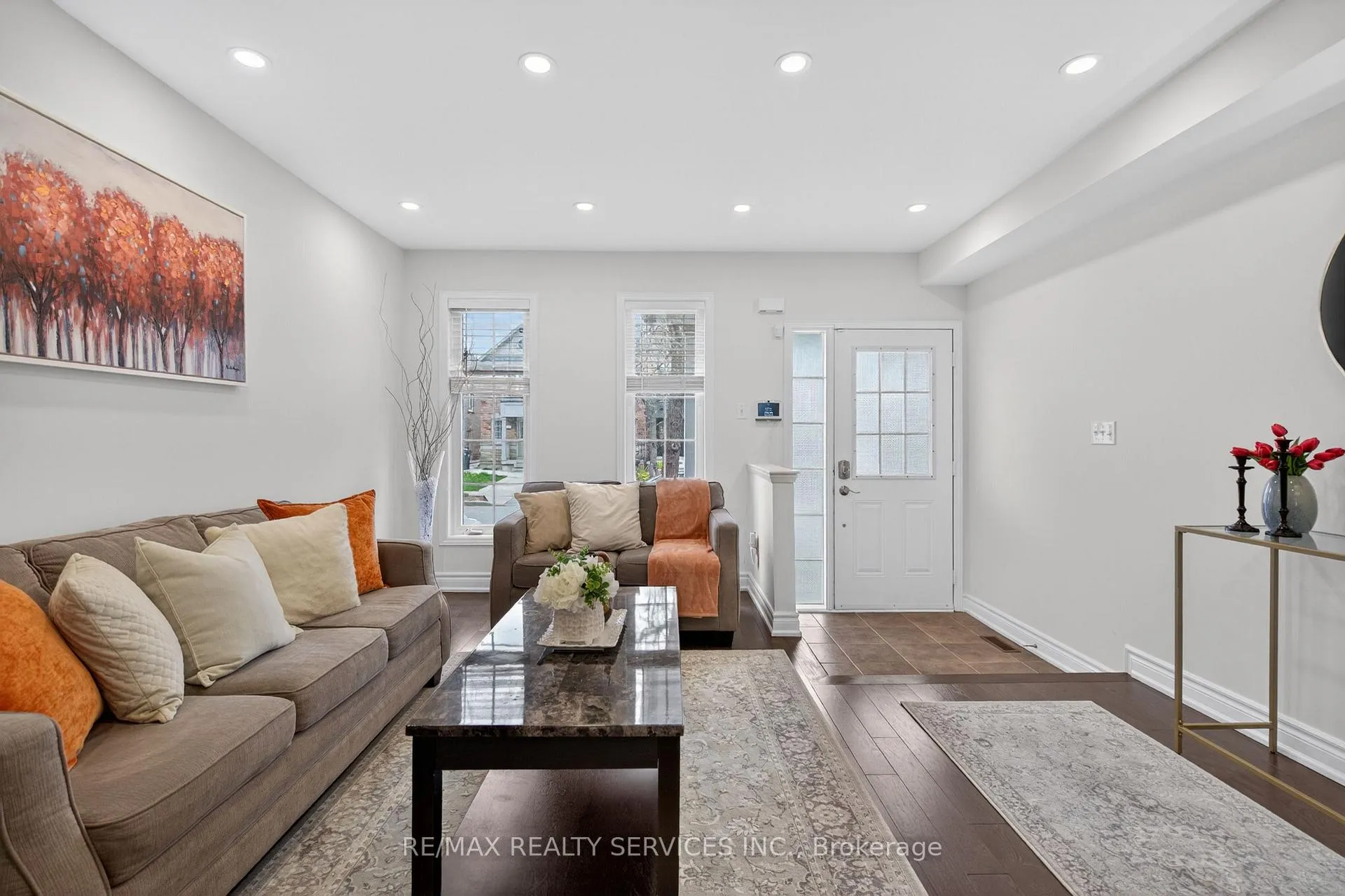 Photo 8 of 12 Nutwood Way, Brampton, Sandringham-Wellington — HOMEH