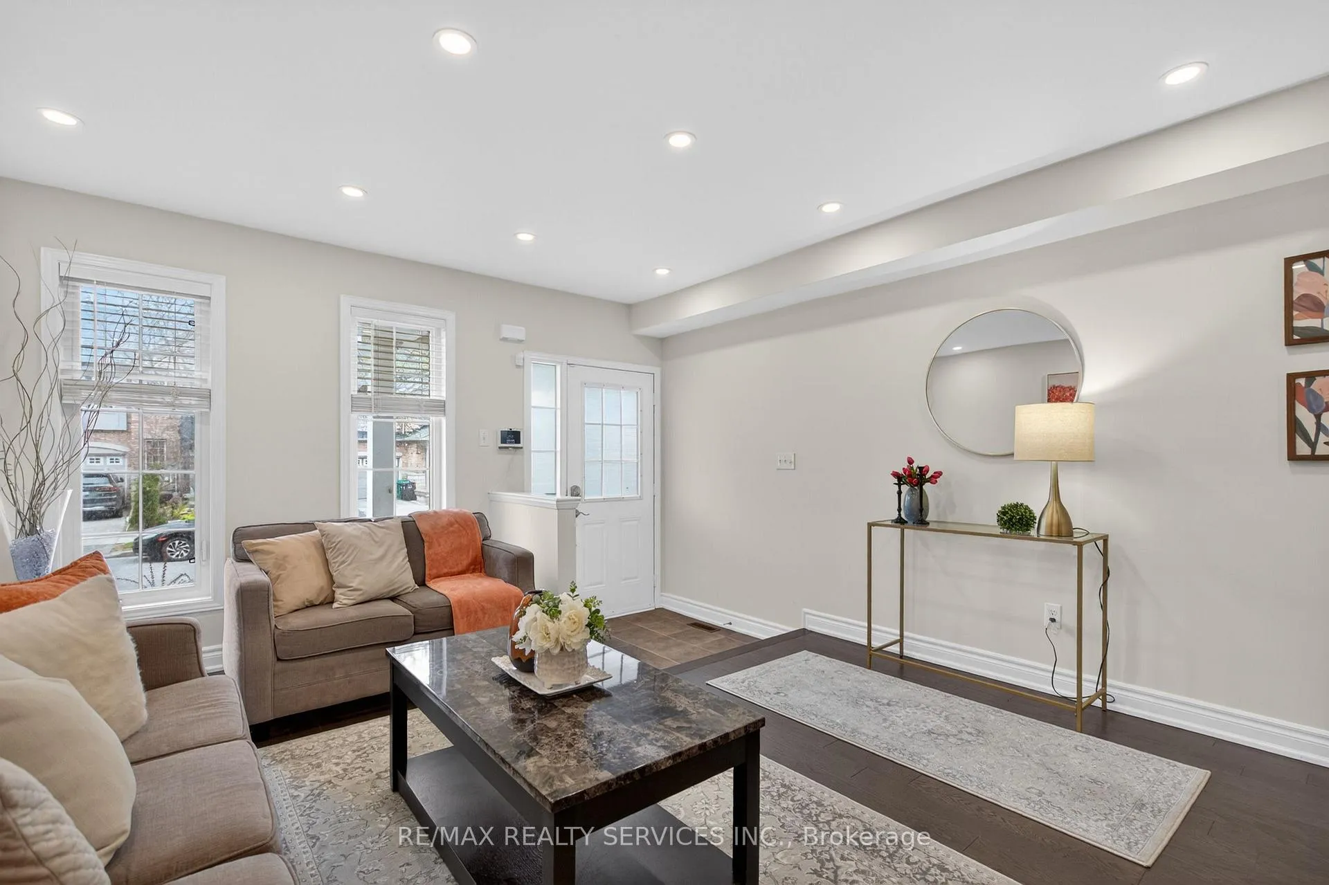 Photo 9 of 12 Nutwood Way, Brampton, Sandringham-Wellington — HOMEH