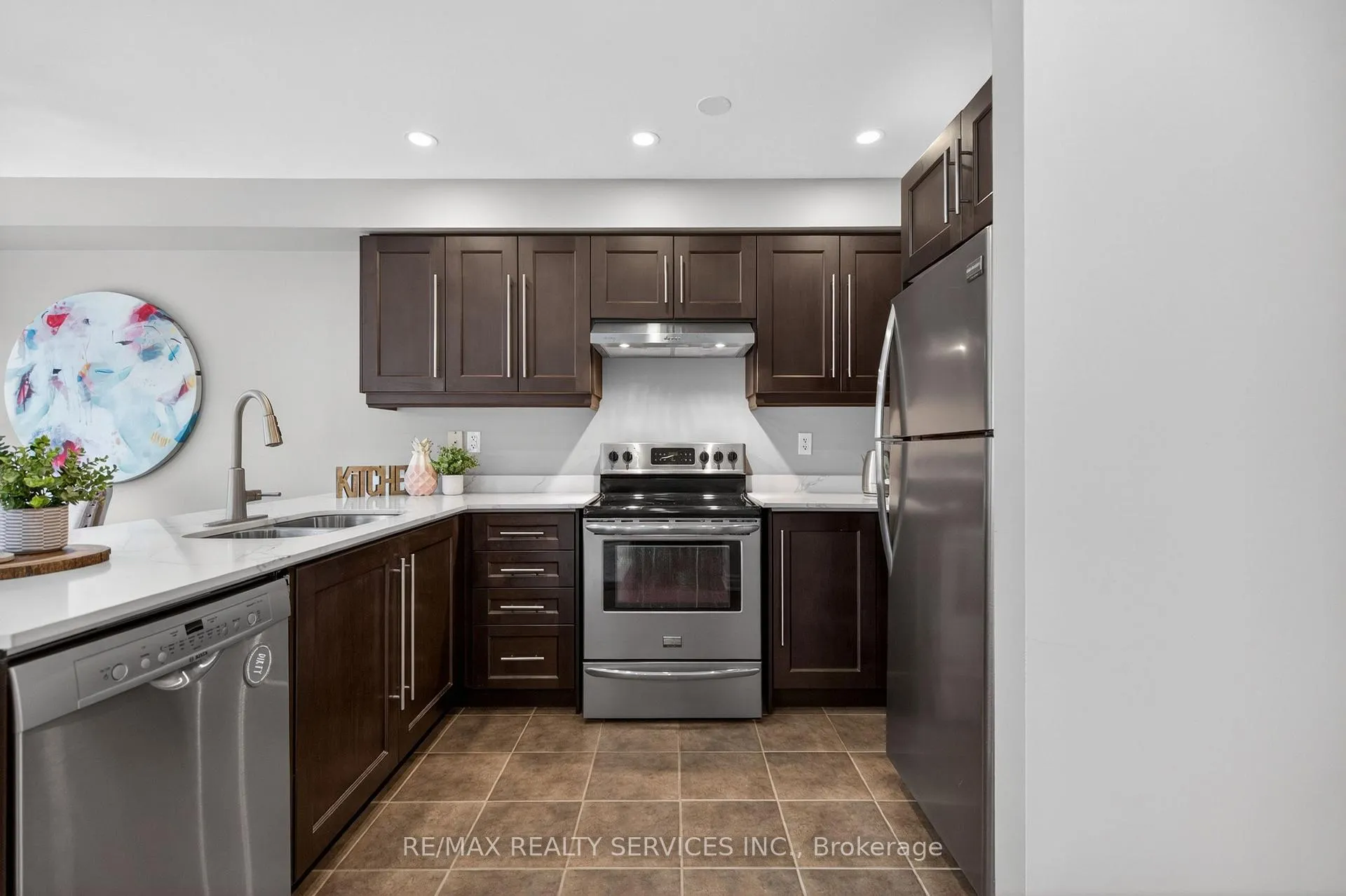 Photo 11 of 12 Nutwood Way, Brampton, Sandringham-Wellington — HOMEH