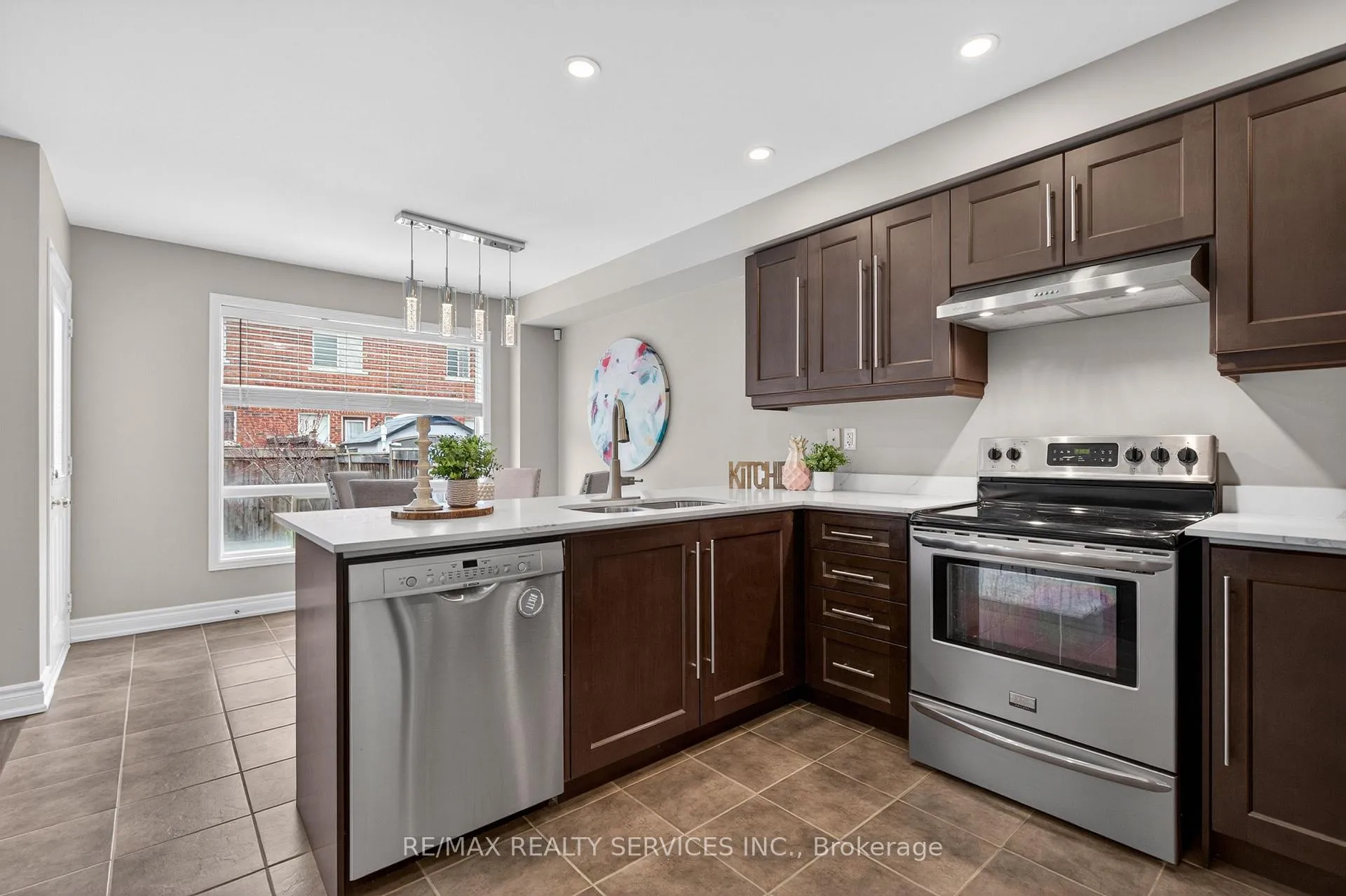 Photo 12 of 12 Nutwood Way, Brampton, Sandringham-Wellington — HOMEH