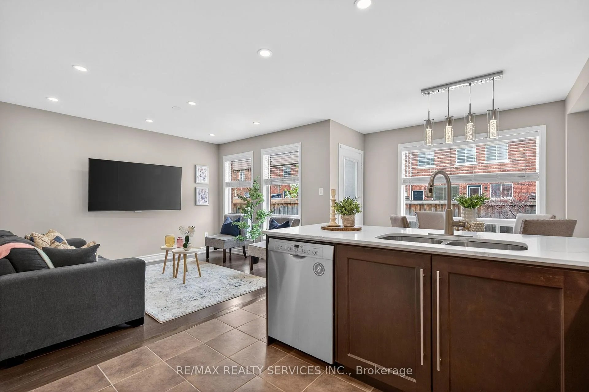 Photo 13 of 12 Nutwood Way, Brampton, Sandringham-Wellington — HOMEH
