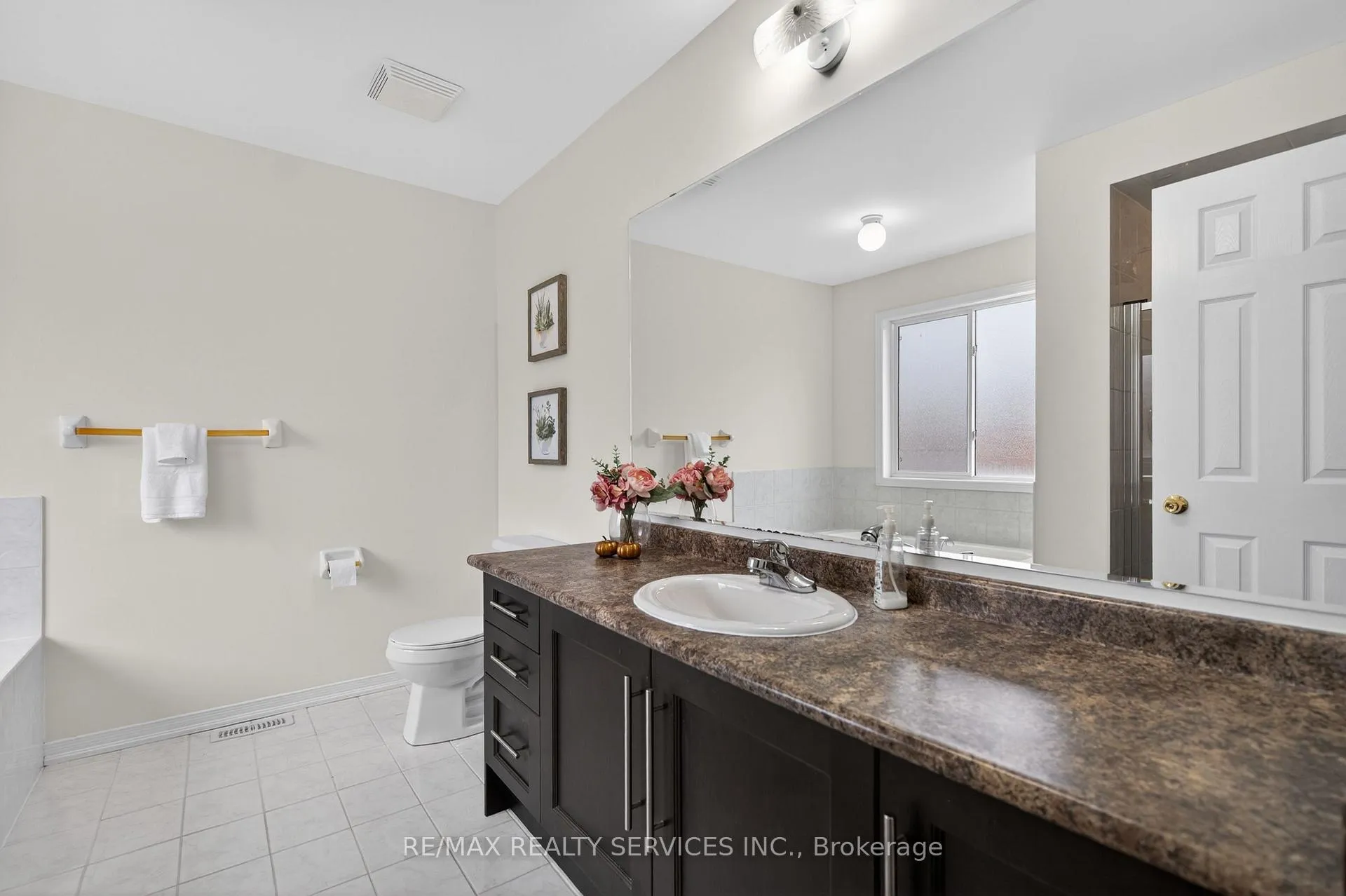 Photo 26 of 12 Nutwood Way, Brampton, Sandringham-Wellington — HOMEH
