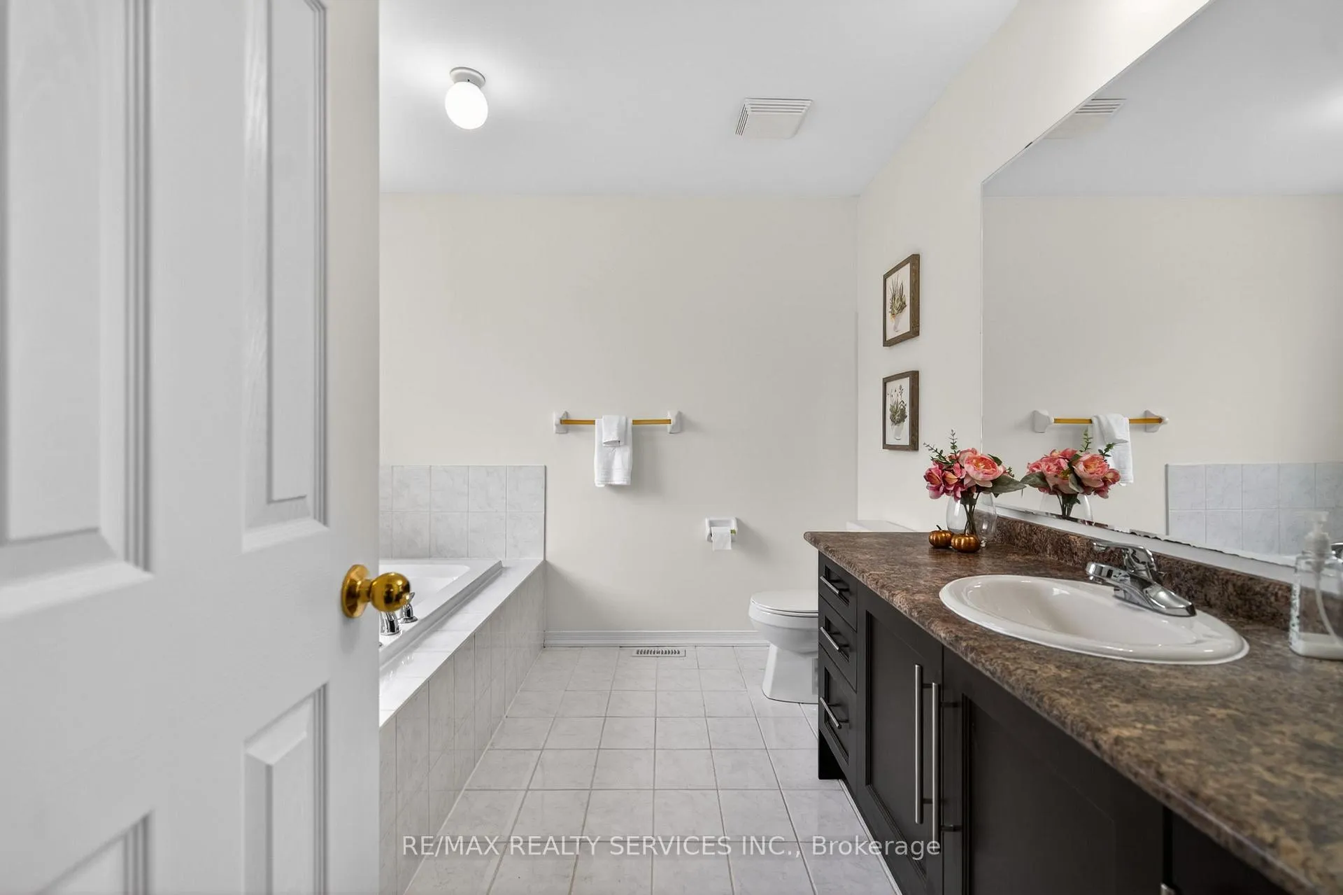 Photo 27 of 12 Nutwood Way, Brampton, Sandringham-Wellington — HOMEH