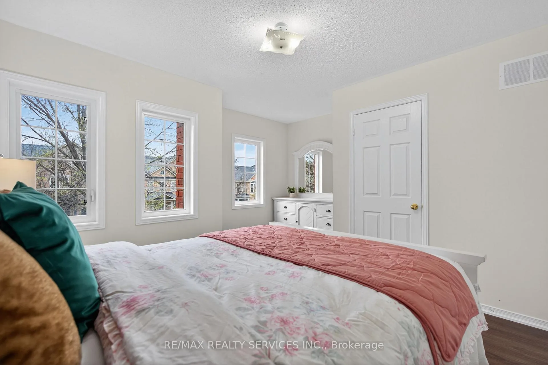 Photo 33 of 12 Nutwood Way, Brampton, Sandringham-Wellington — HOMEH