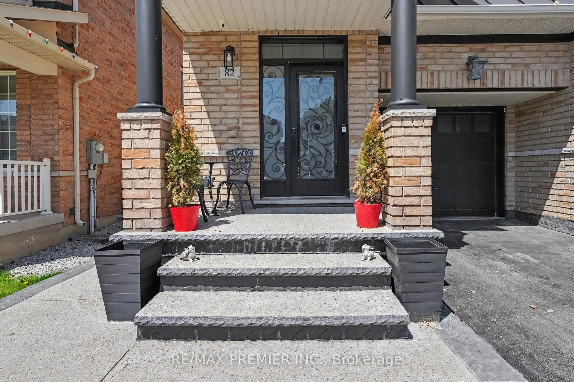 Photo 4 of 82 Chesterwood Crescent, Brampton, Credit Valley — HOMEH